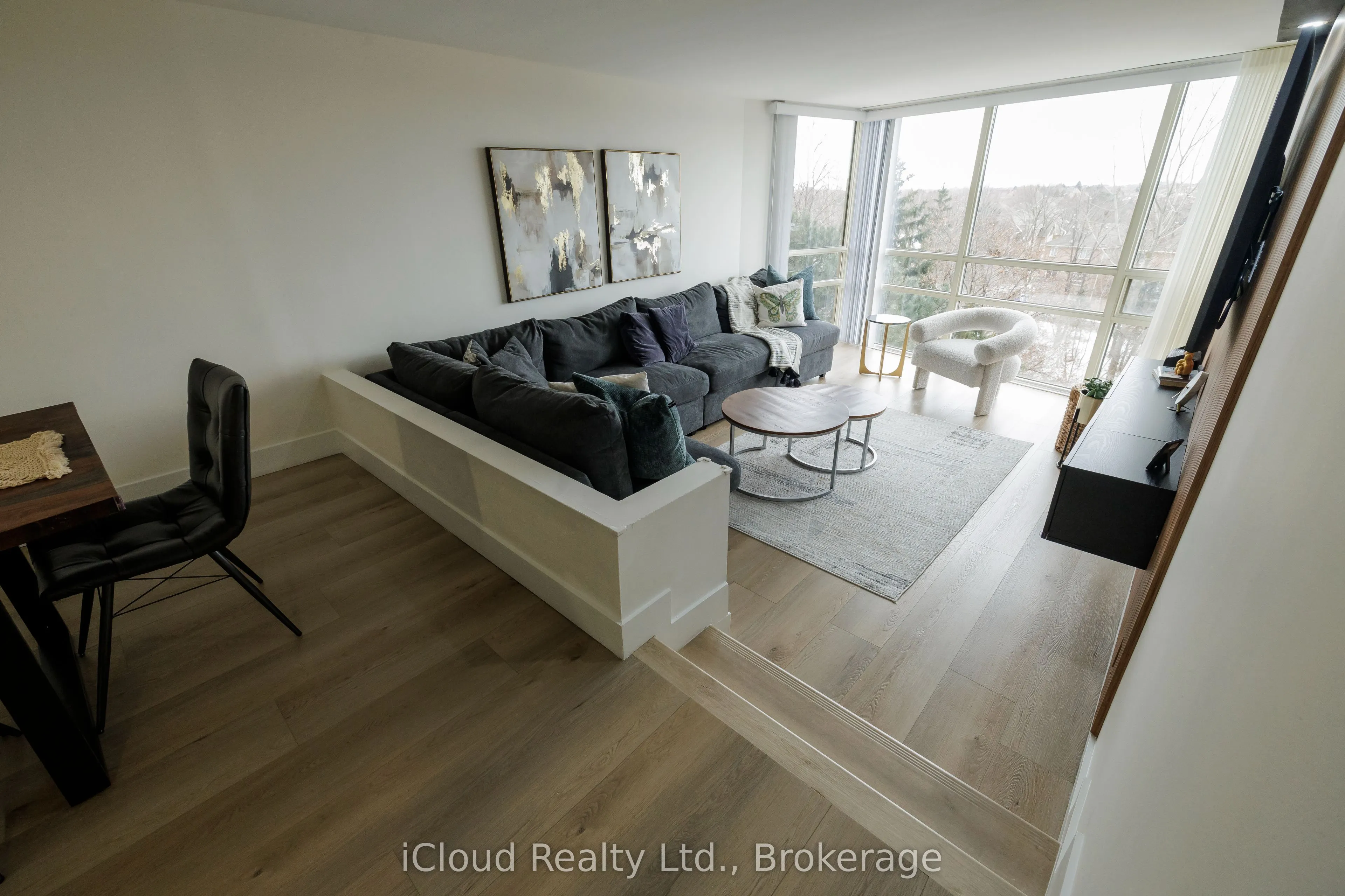 50 Eglinton Avenue W, #408