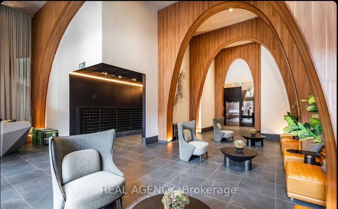 270 Dufferin Street, #821