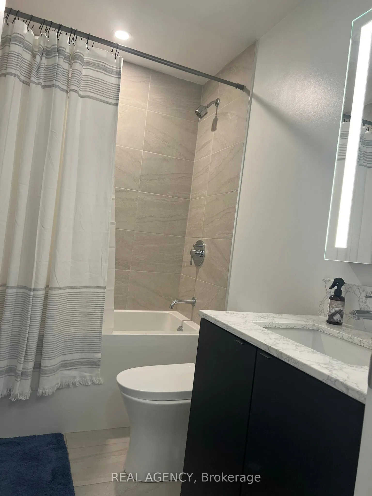 270 Dufferin Street, #821