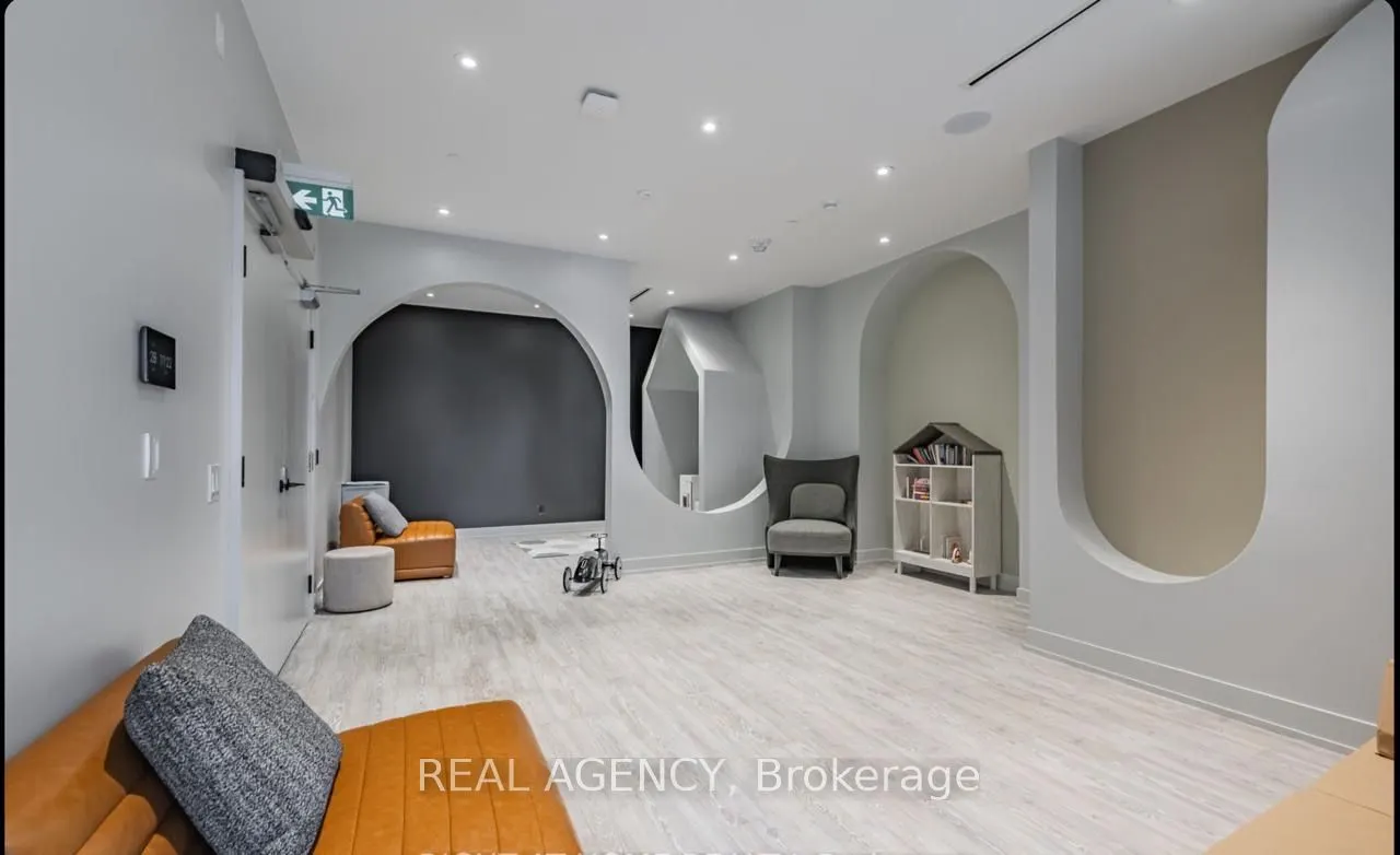 270 Dufferin Street, #821