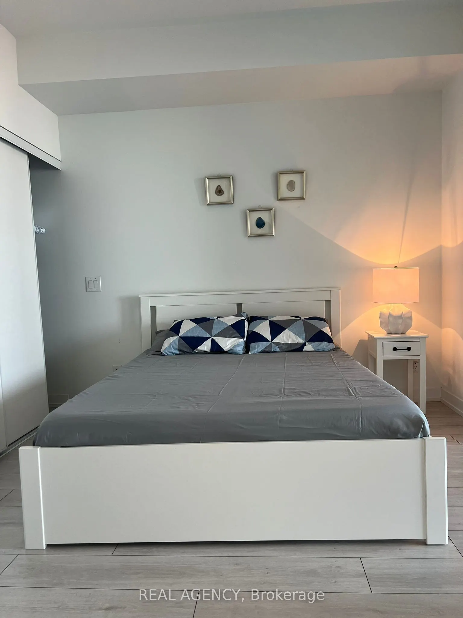 270 Dufferin Street, #821