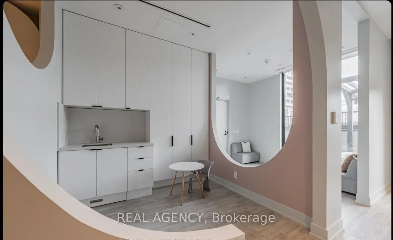 270 Dufferin Street, #821