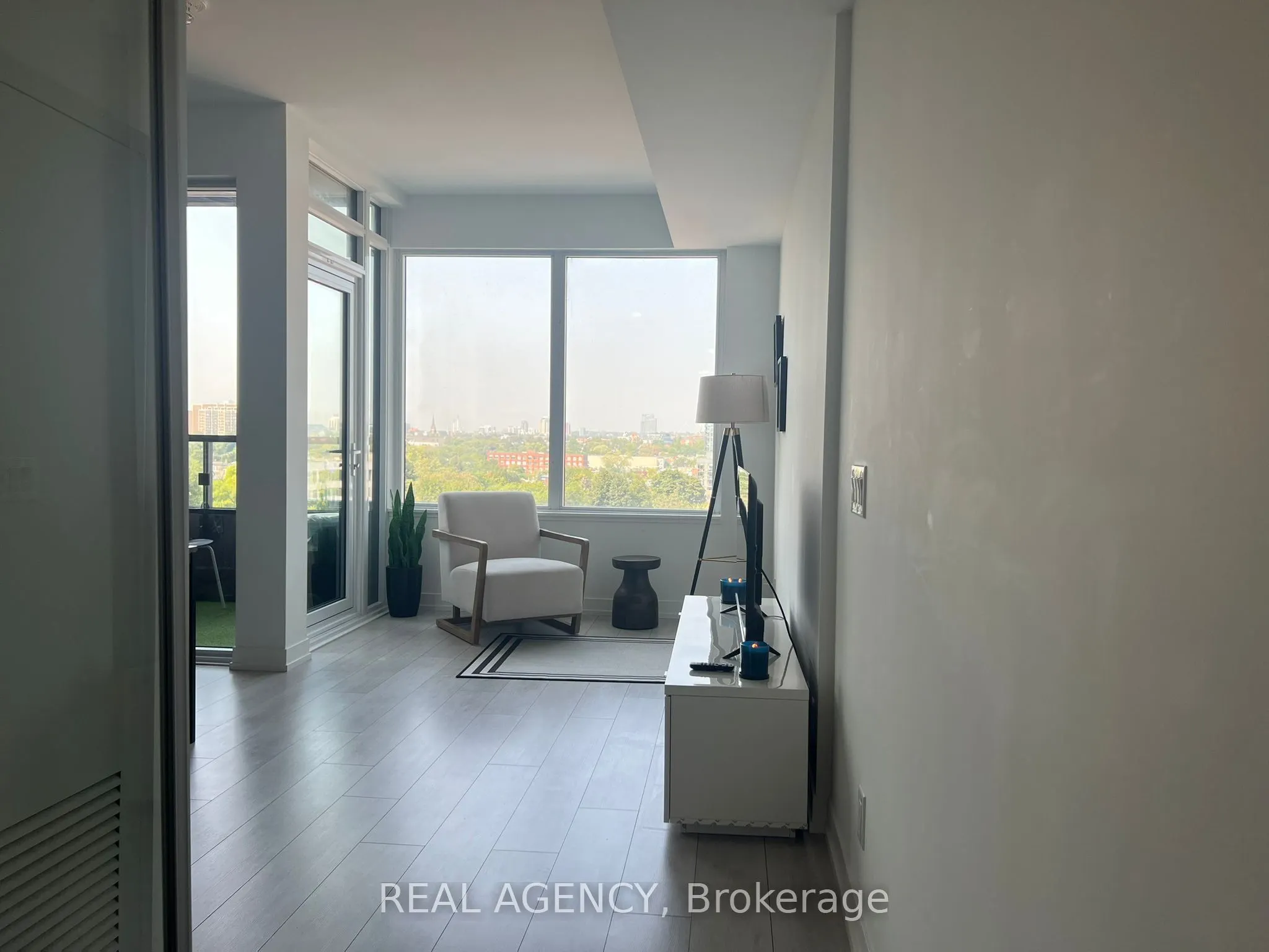 270 Dufferin Street, #821