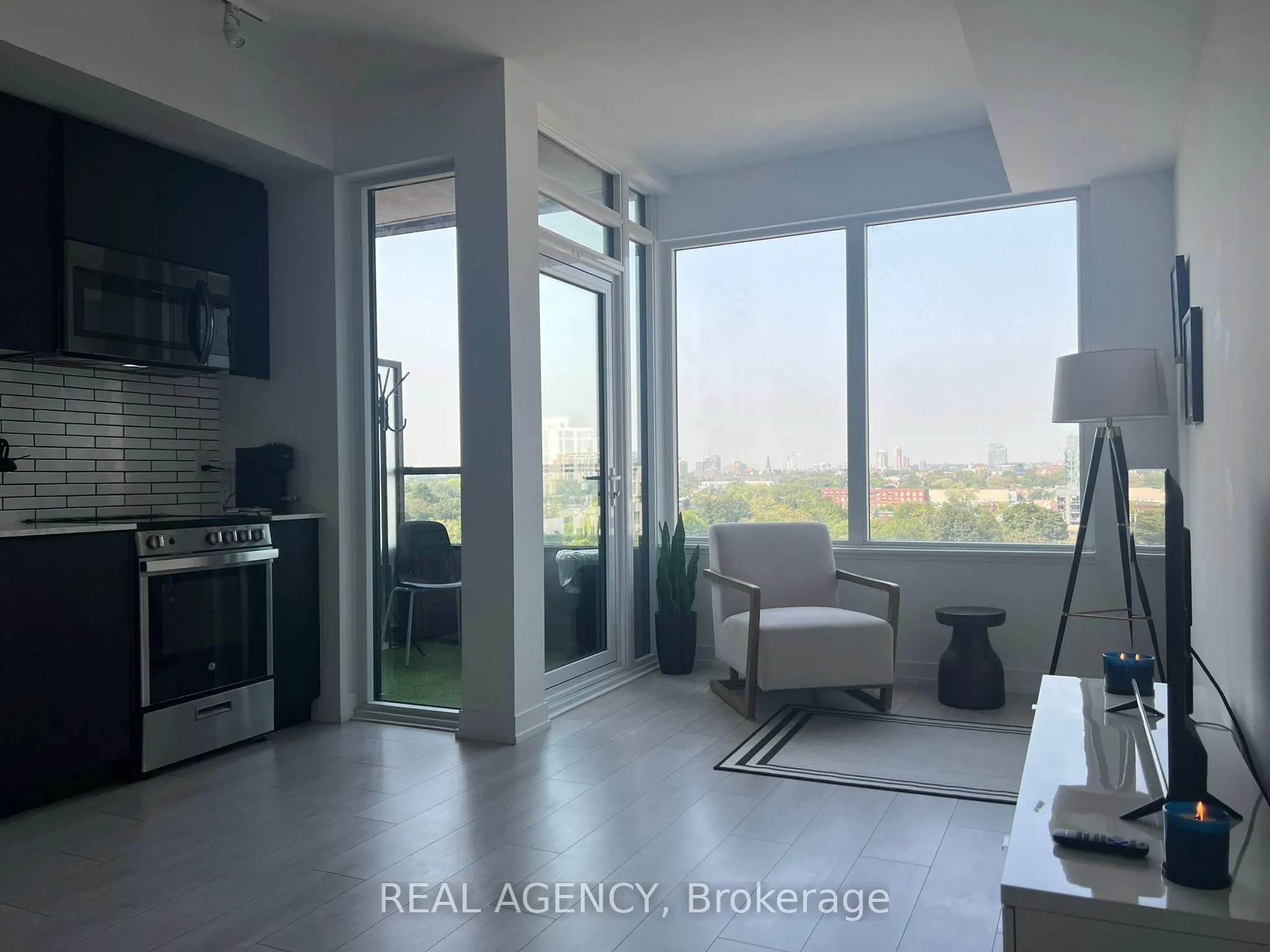 270 Dufferin Street, #821