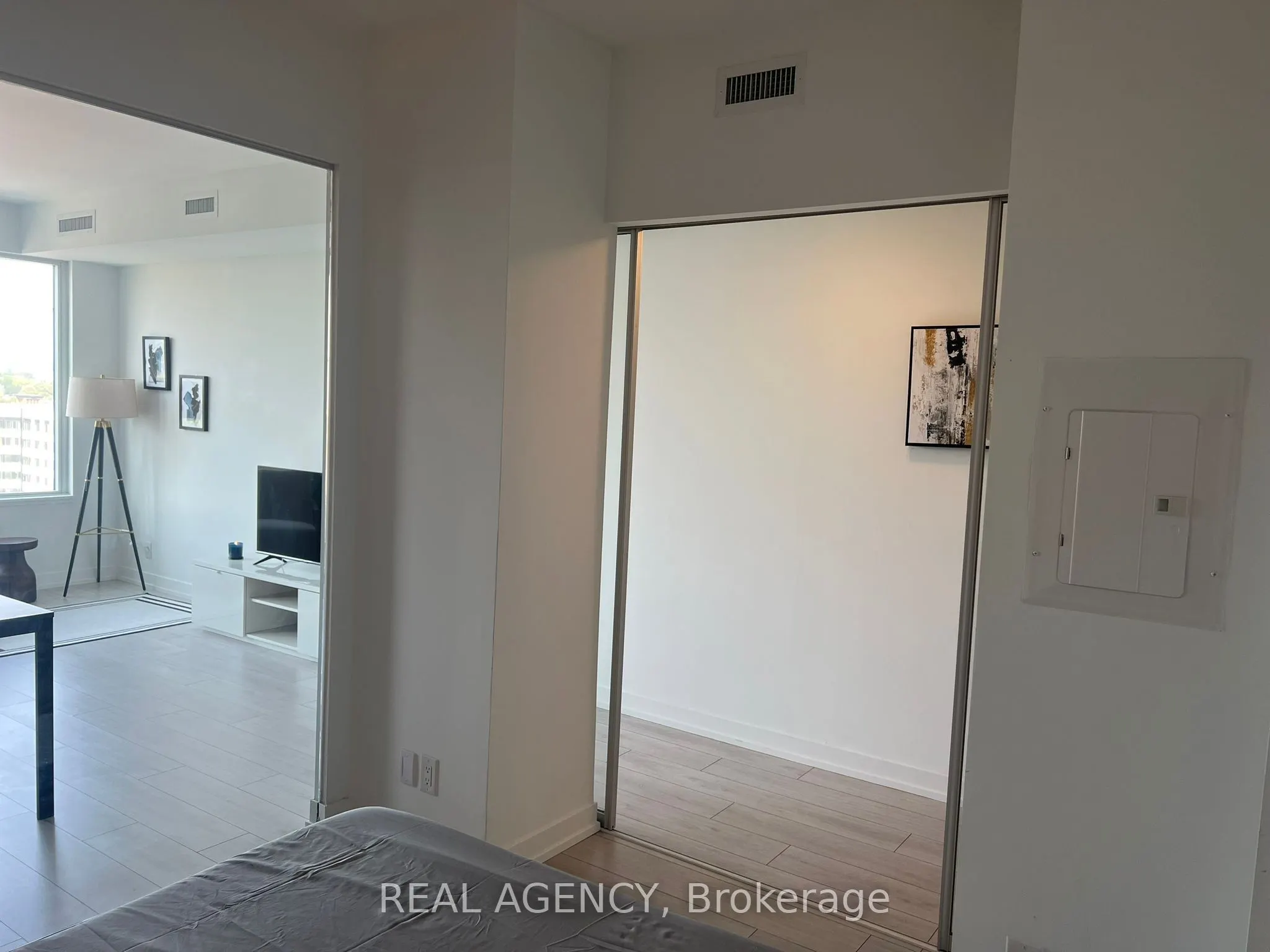 270 Dufferin Street, #821