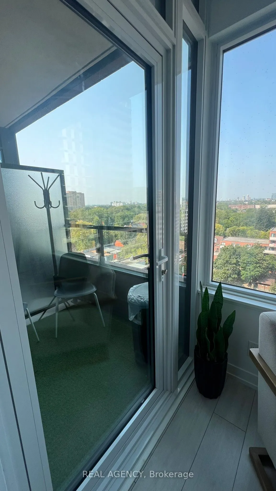 270 Dufferin Street, #821