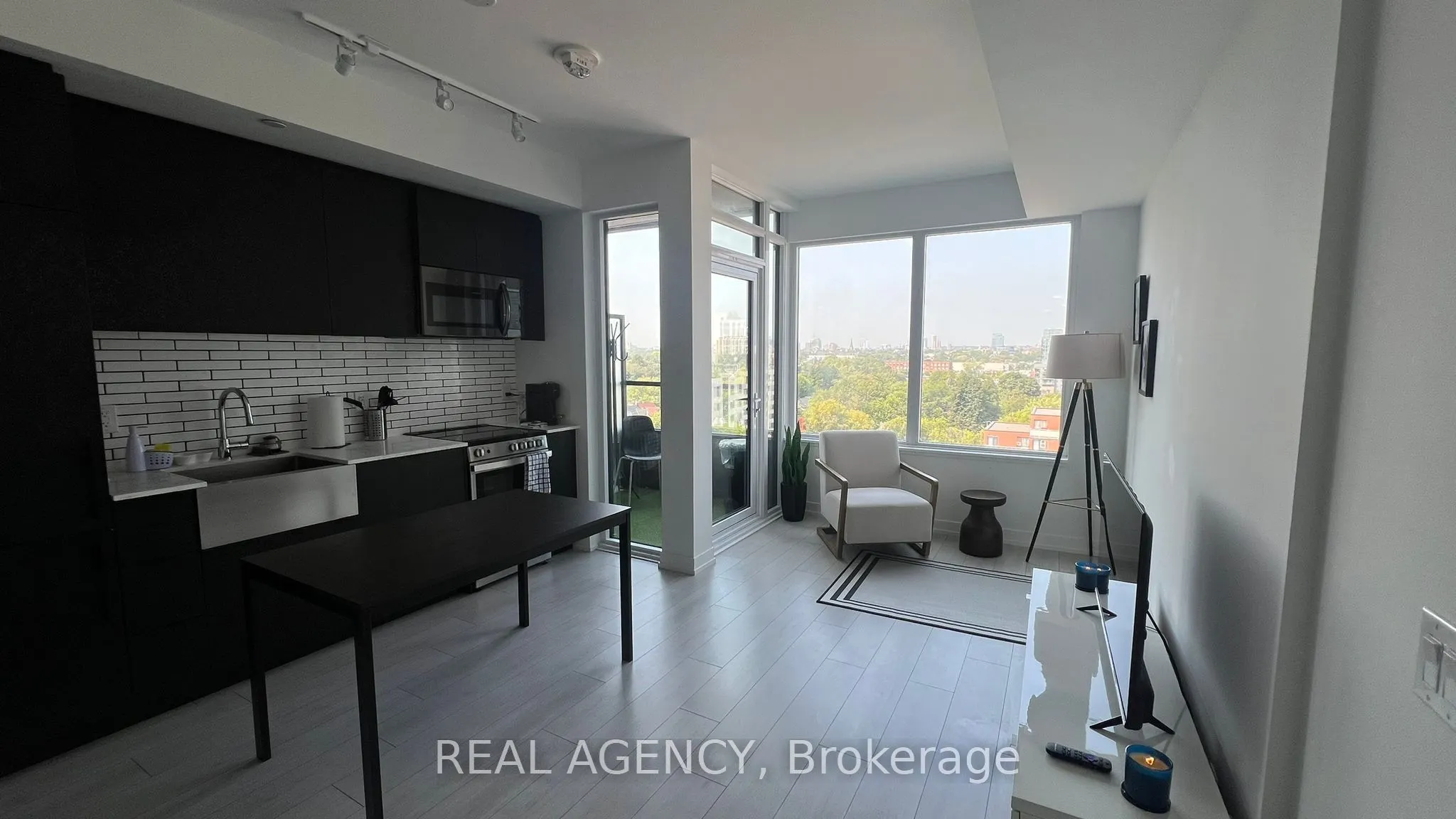 270 Dufferin Street, #821