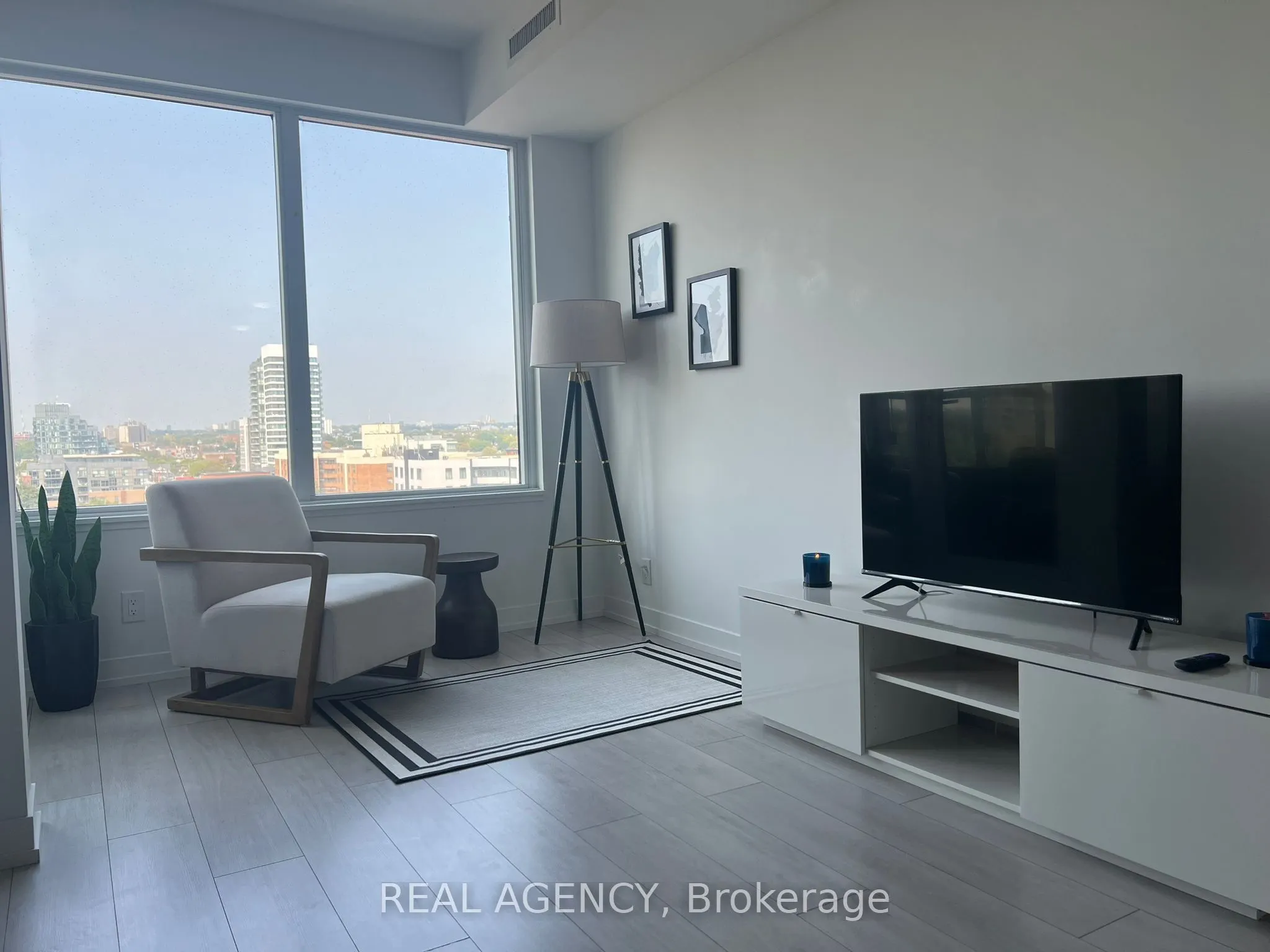 270 Dufferin Street, #821