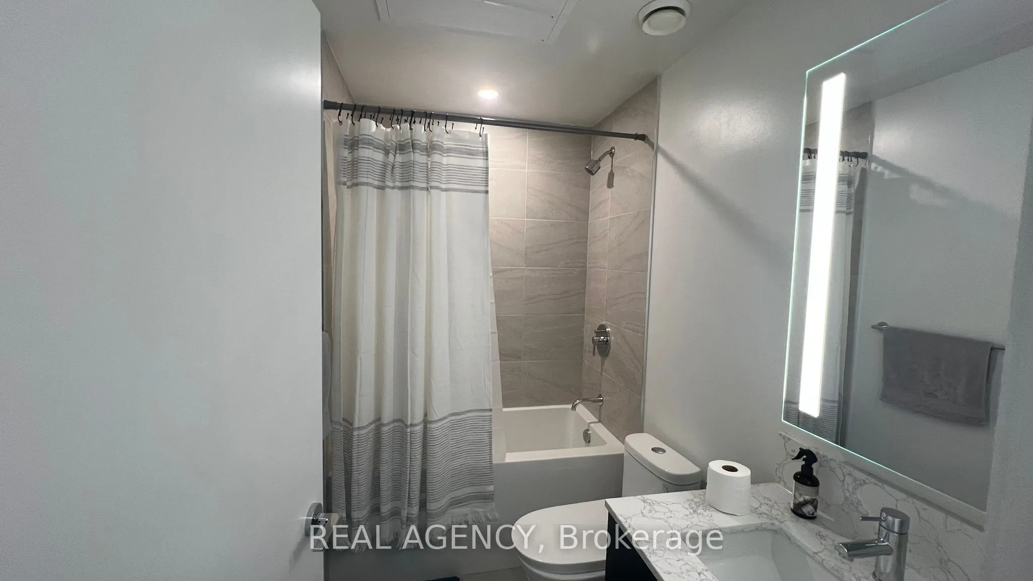 270 Dufferin Street, #821