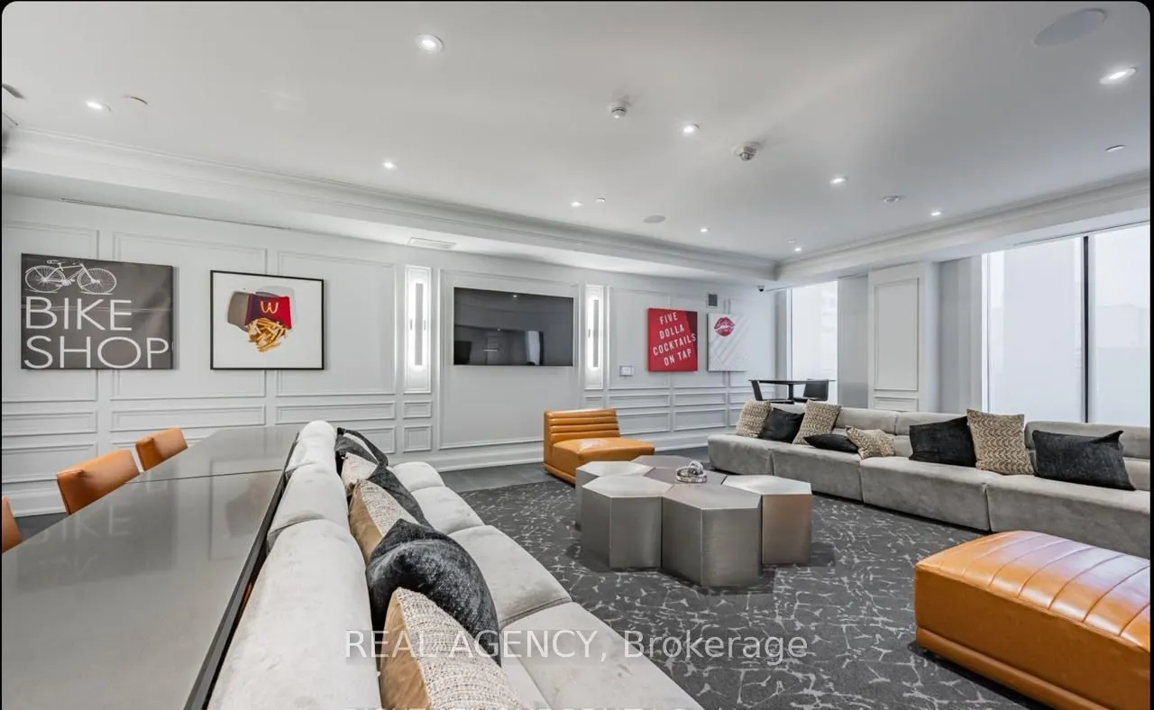 270 Dufferin Street, #821
