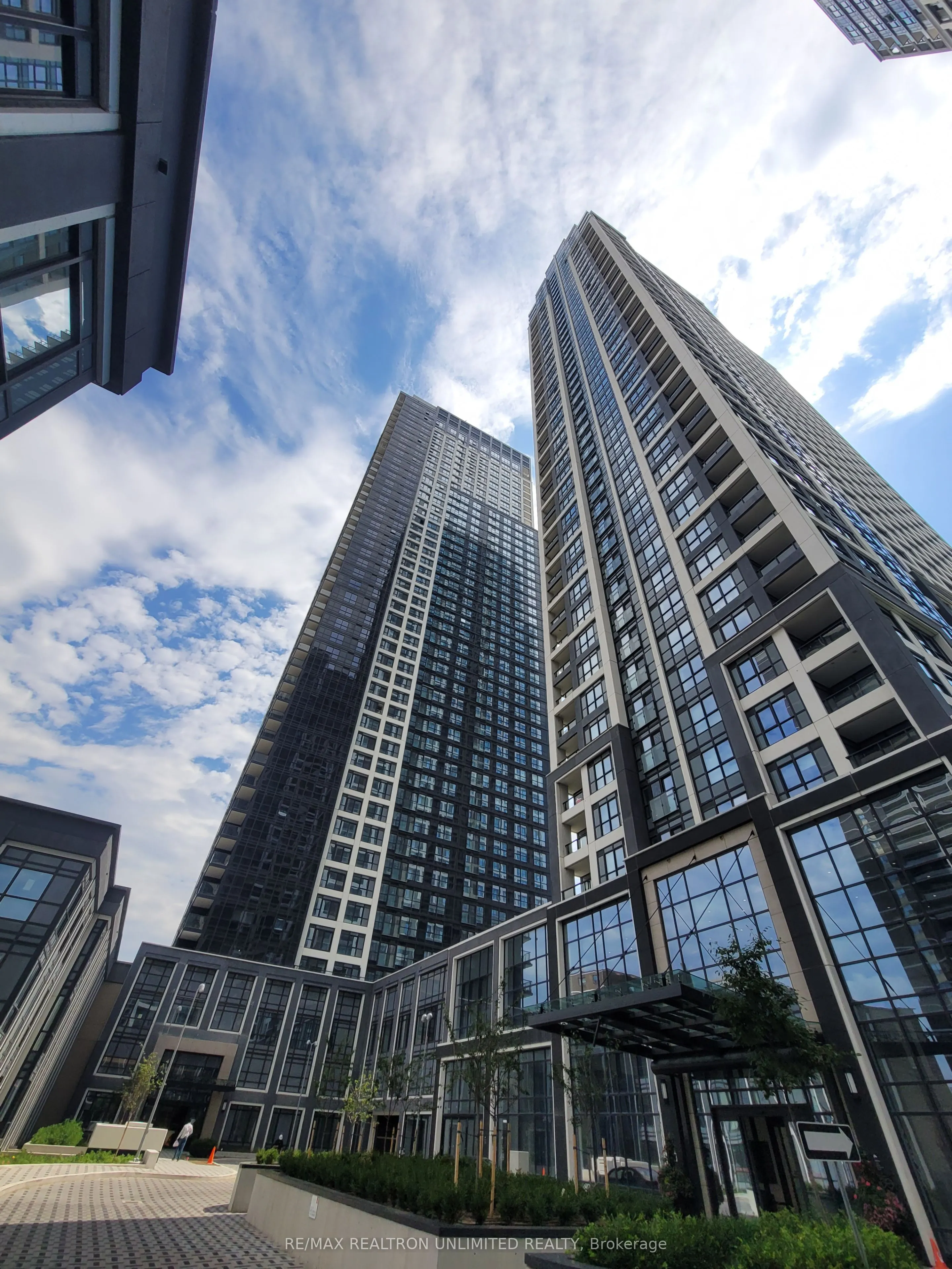 5 Mabelle Avenue, #1833