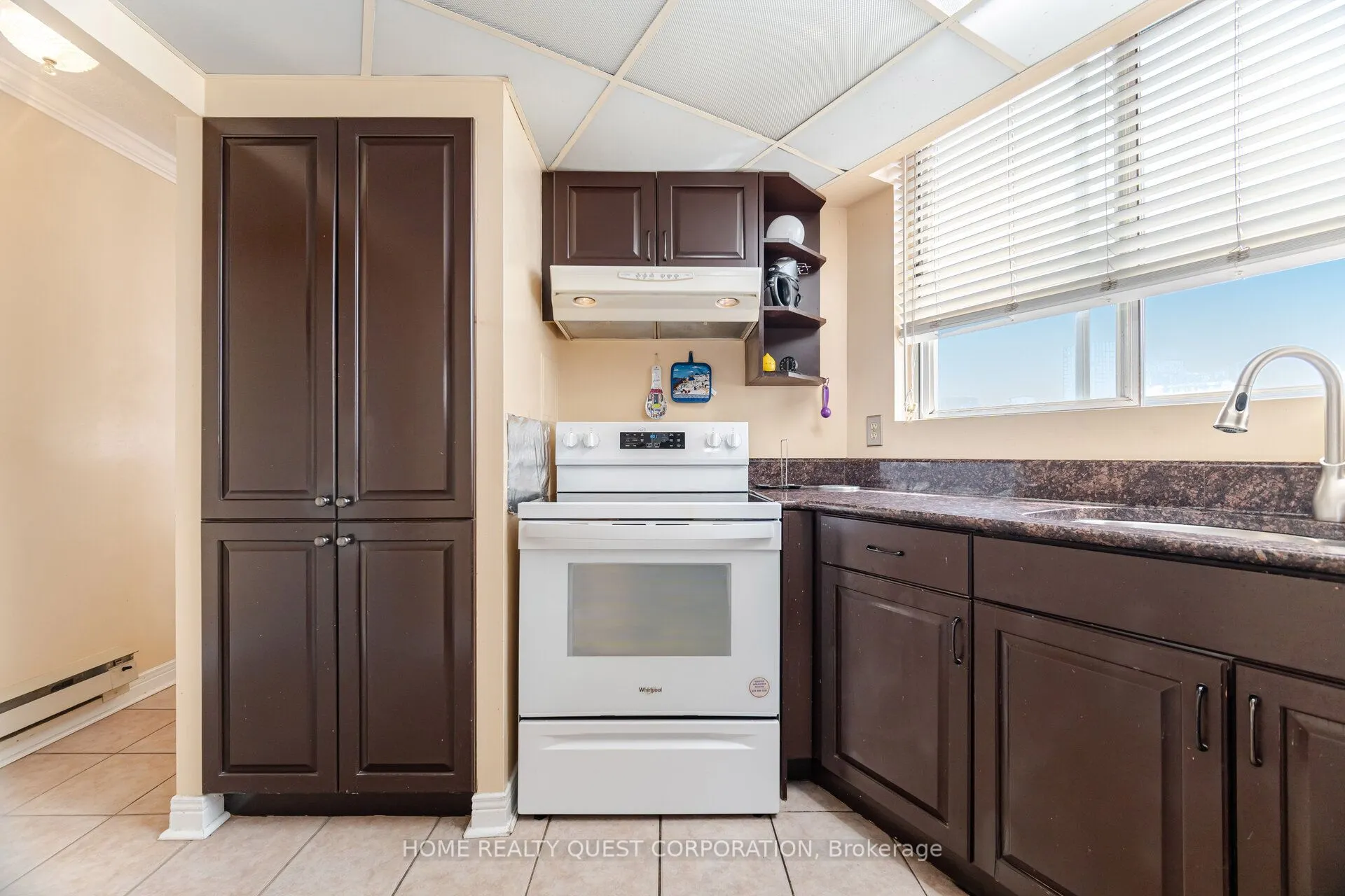 3700 Kaneff Crescent, #2202