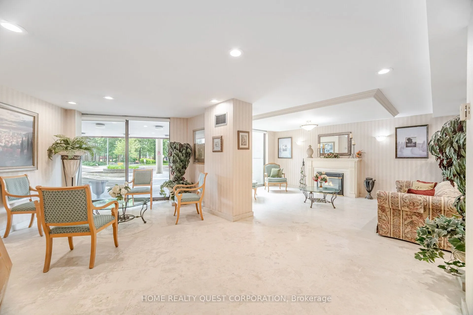 3700 Kaneff Crescent, #2202