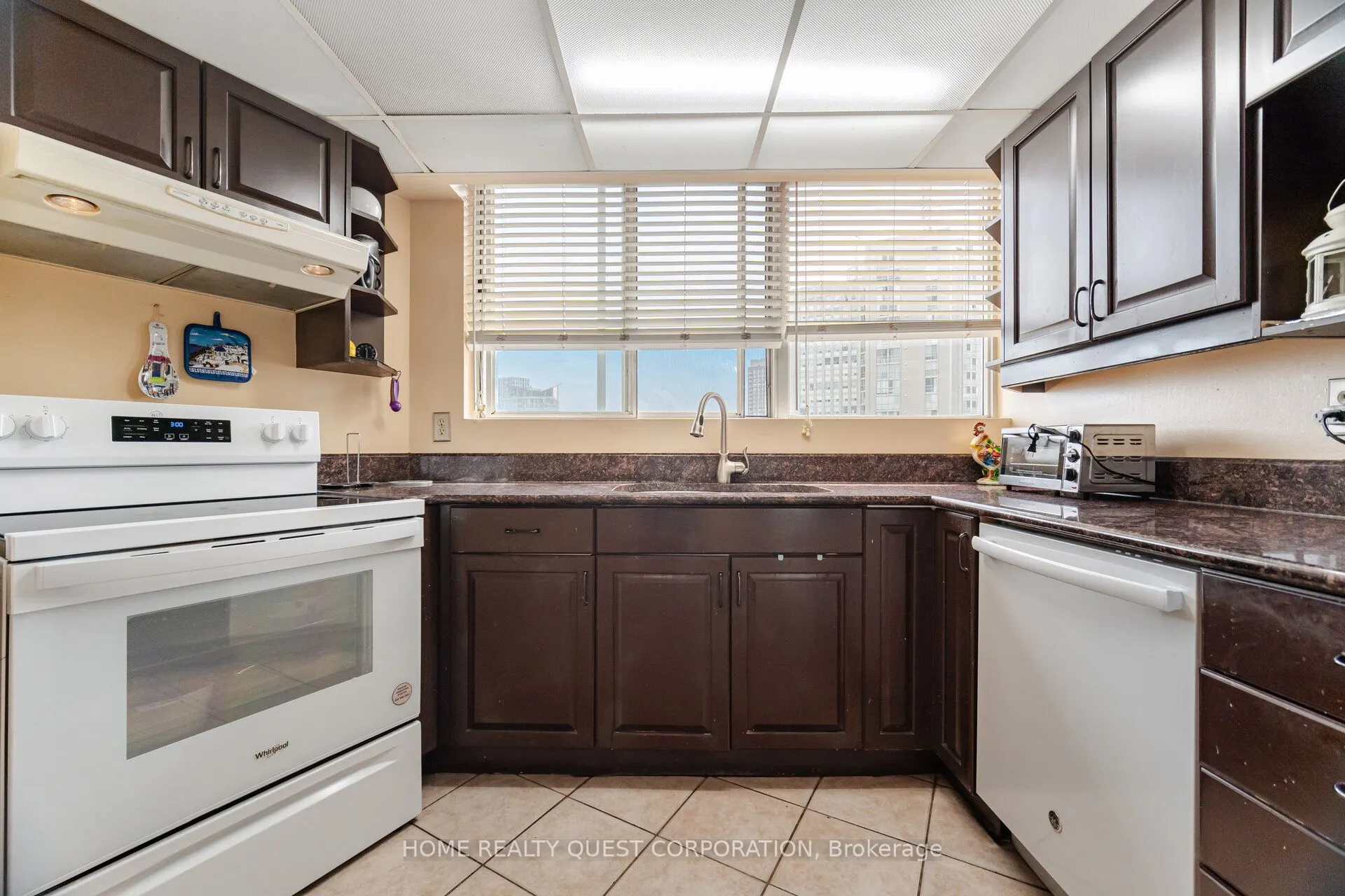 3700 Kaneff Crescent, #2202