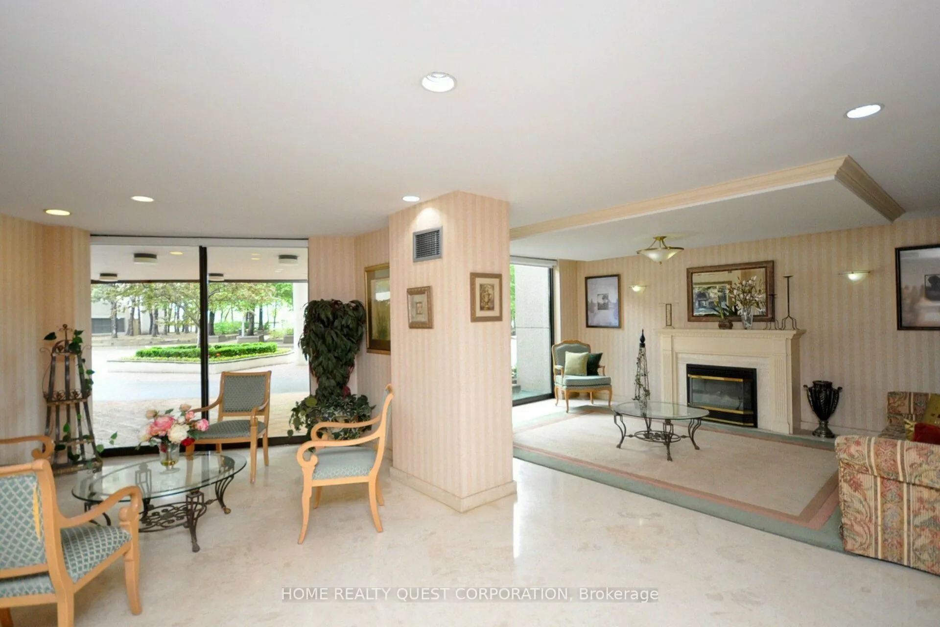 3700 Kaneff Crescent, #2202