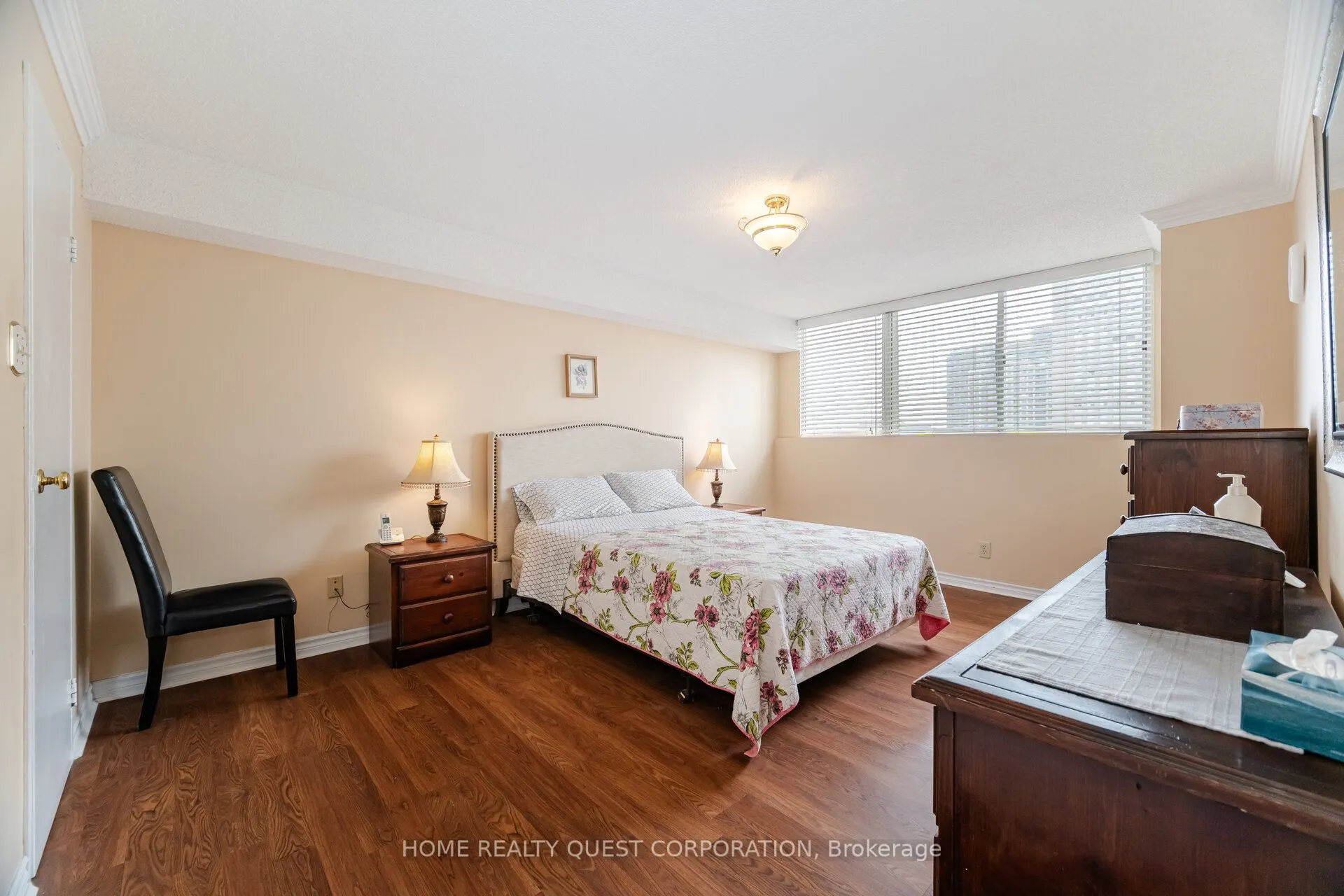 3700 Kaneff Crescent, #2202