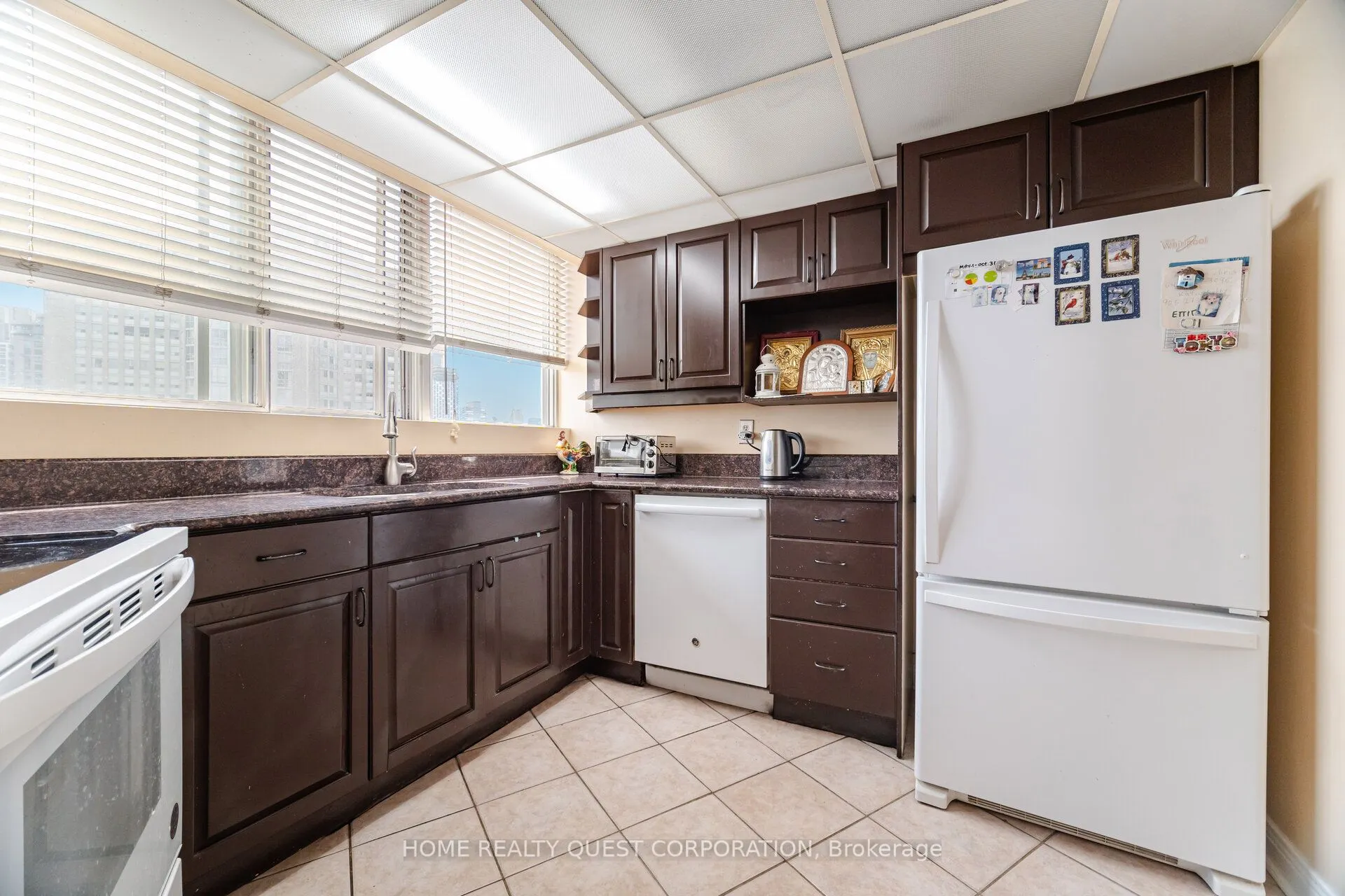 3700 Kaneff Crescent, #2202