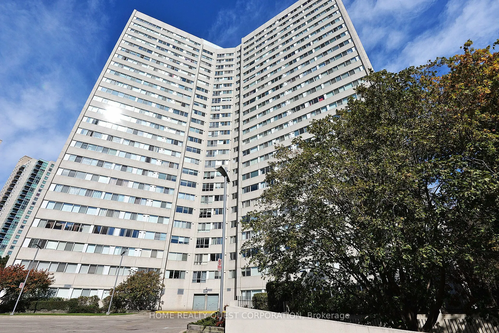 3700 Kaneff Crescent, #2202