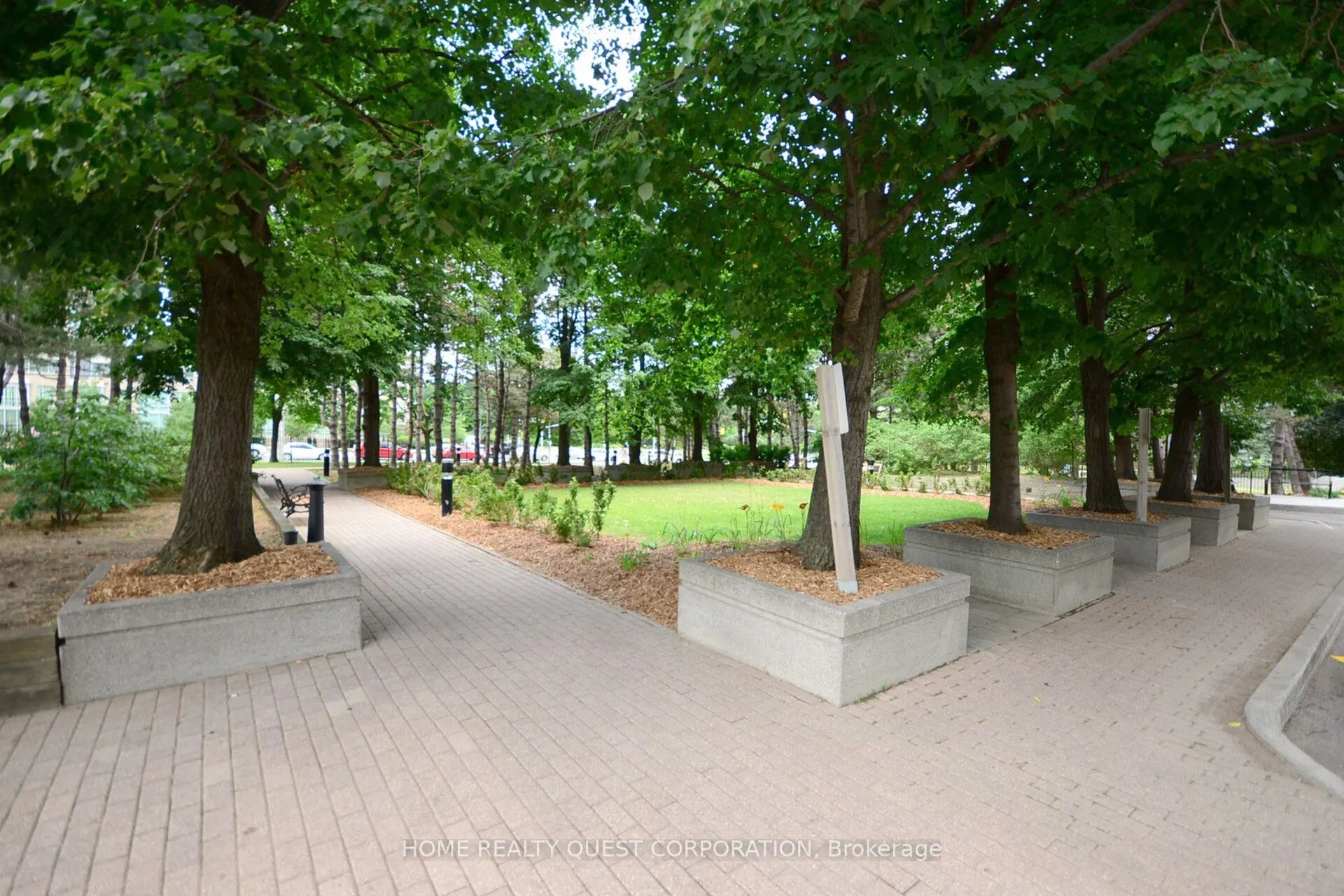 3700 Kaneff Crescent, #2202