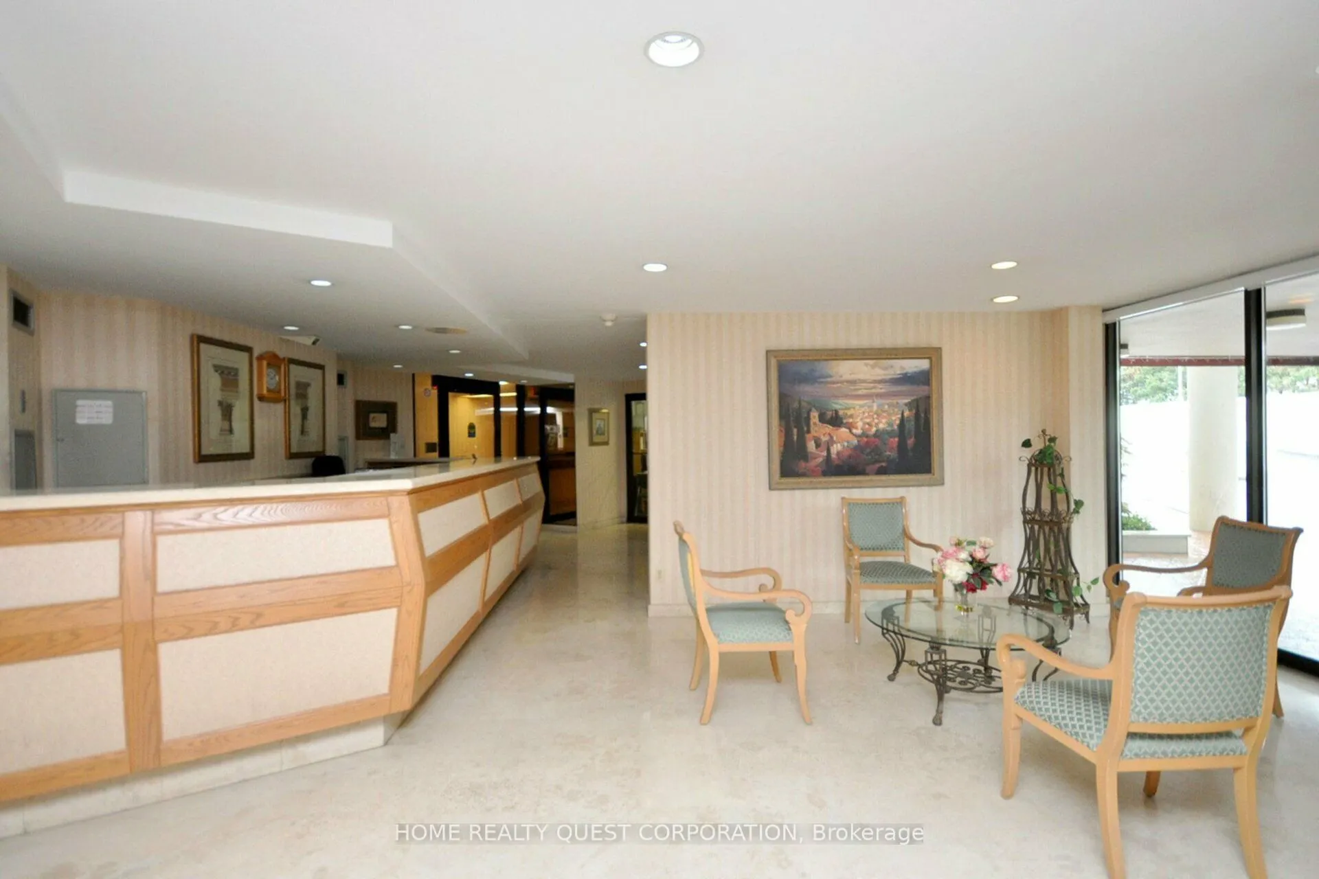 3700 Kaneff Crescent, #2202