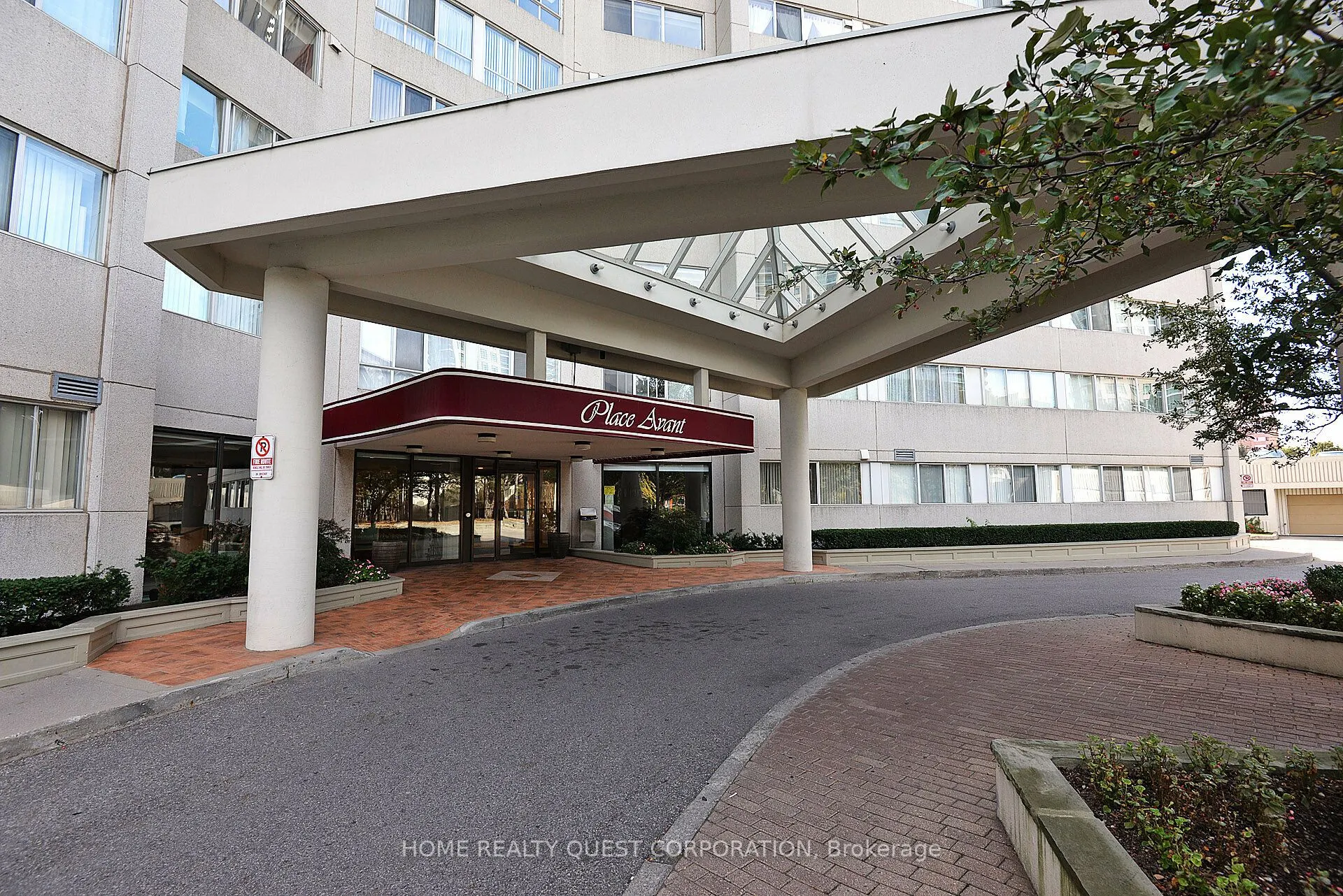 3700 Kaneff Crescent, #2202