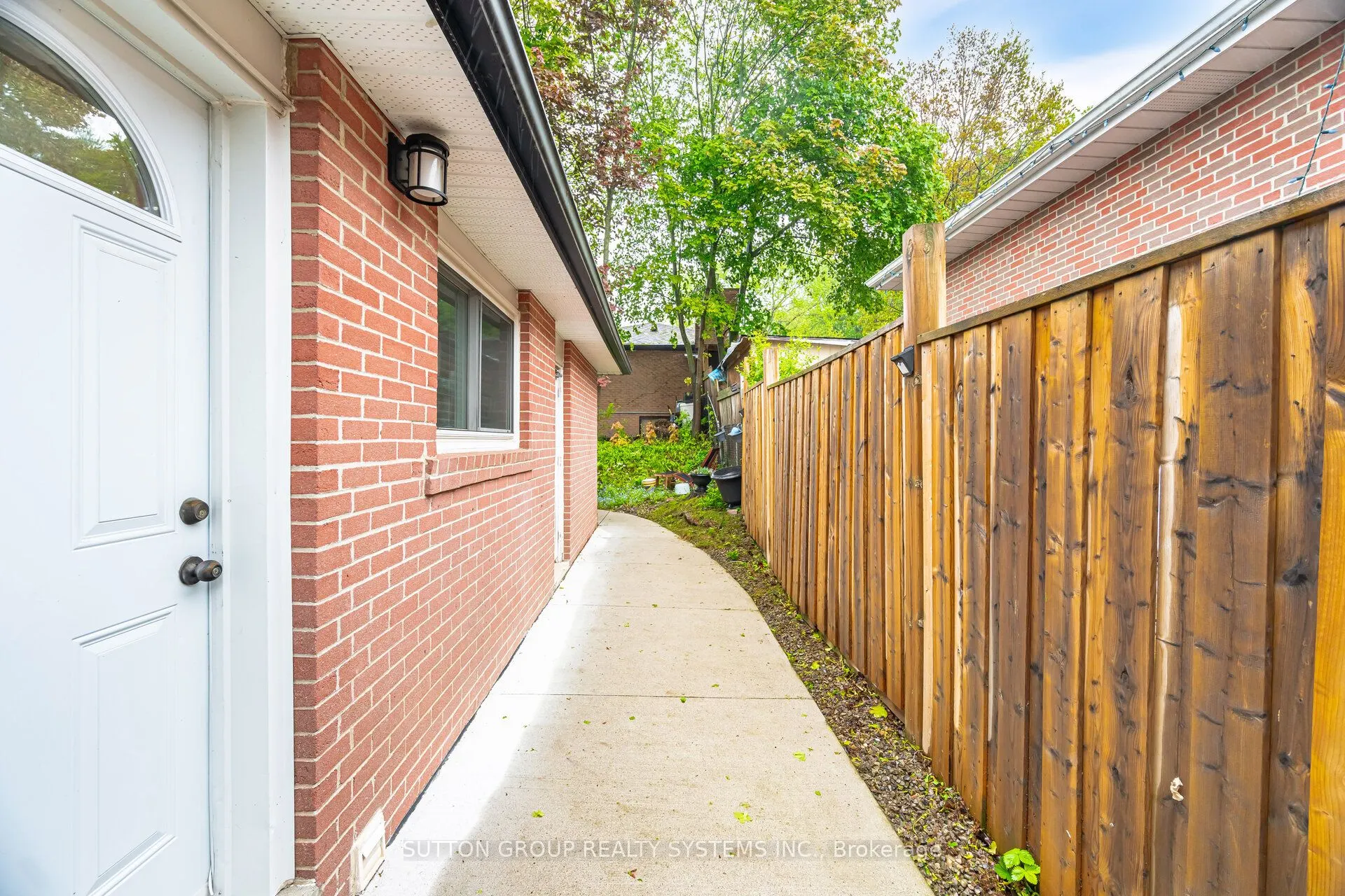 175 Connaught Crescent