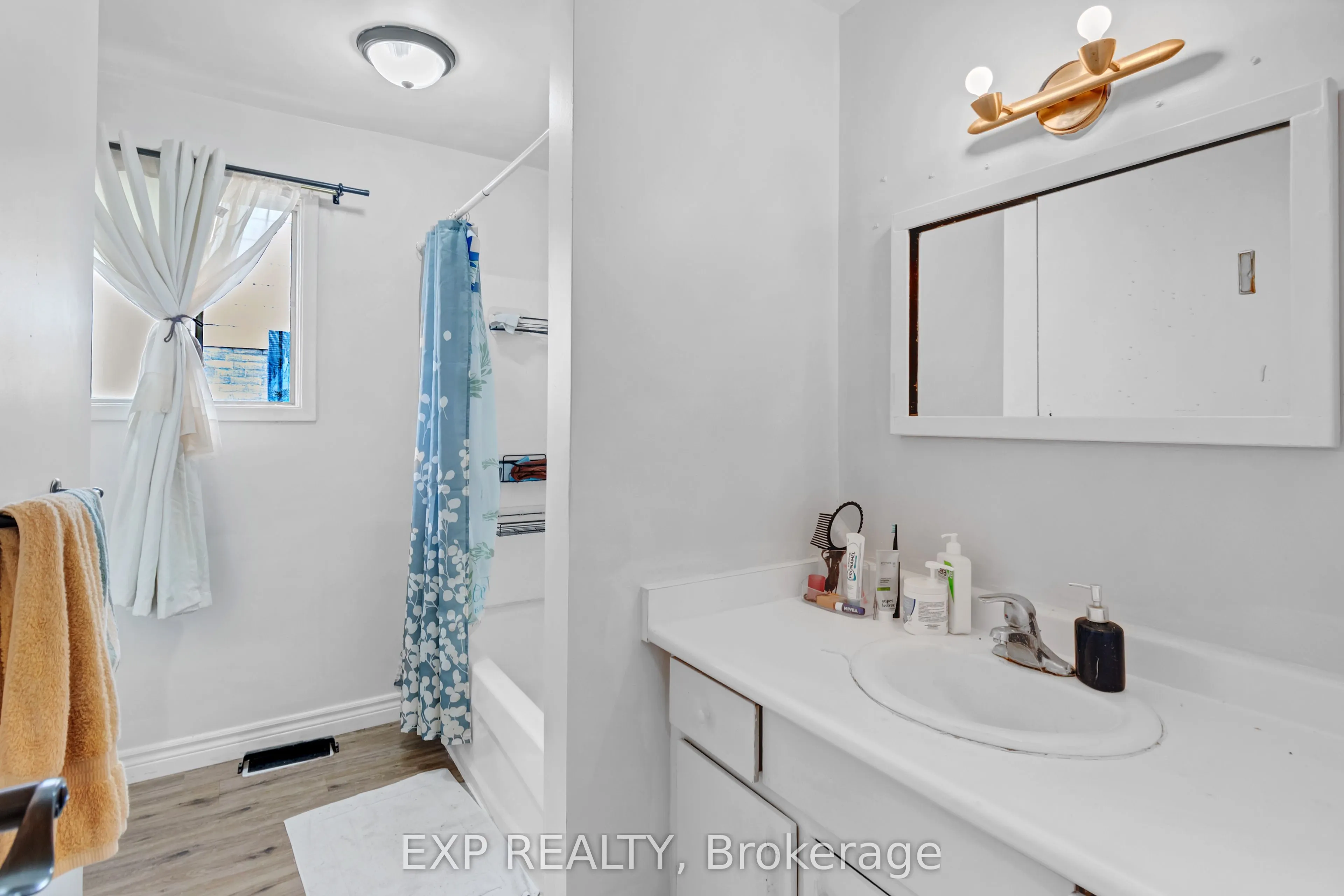 111 Mountainview Road S