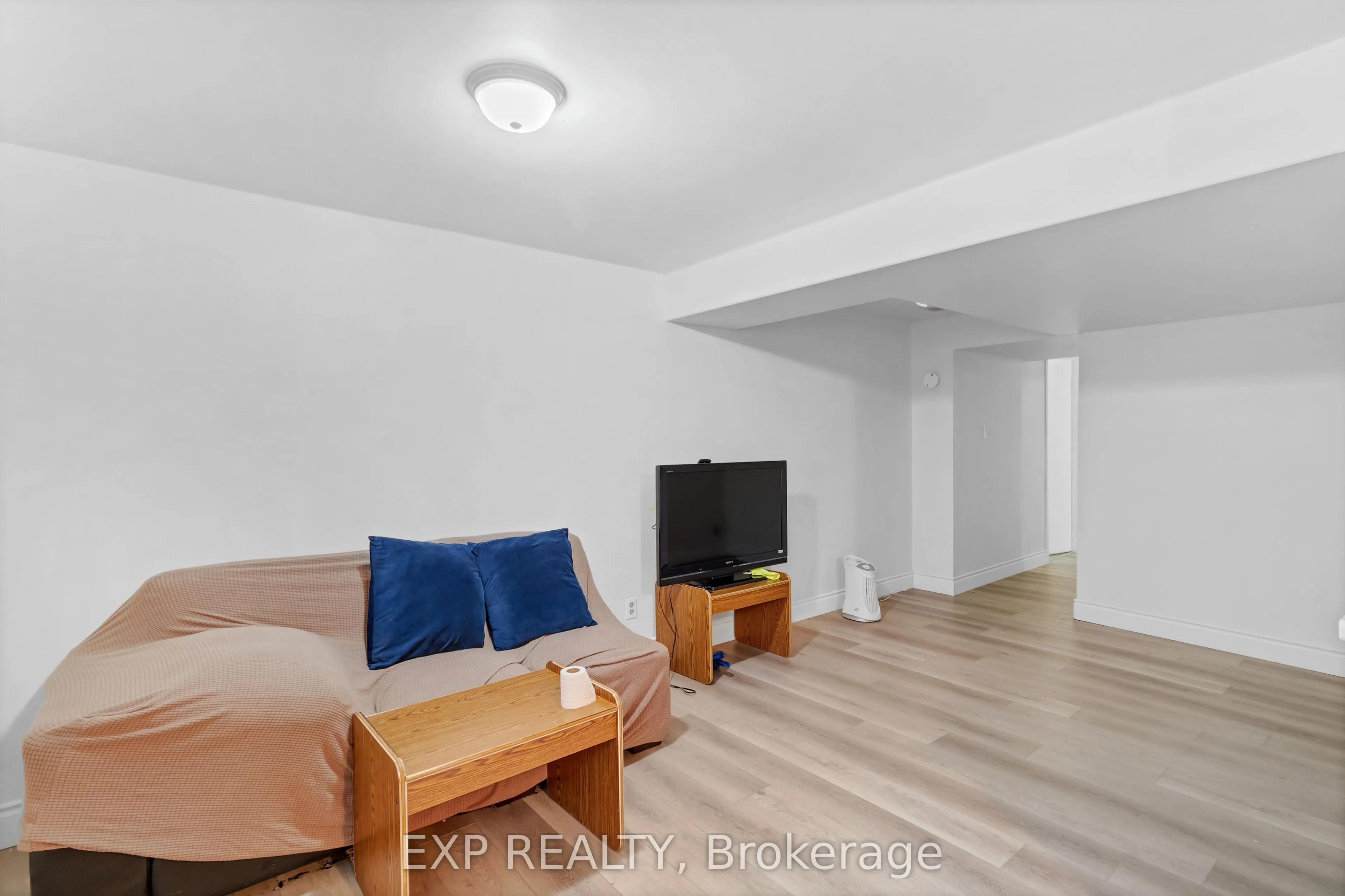 111 Mountainview Road S