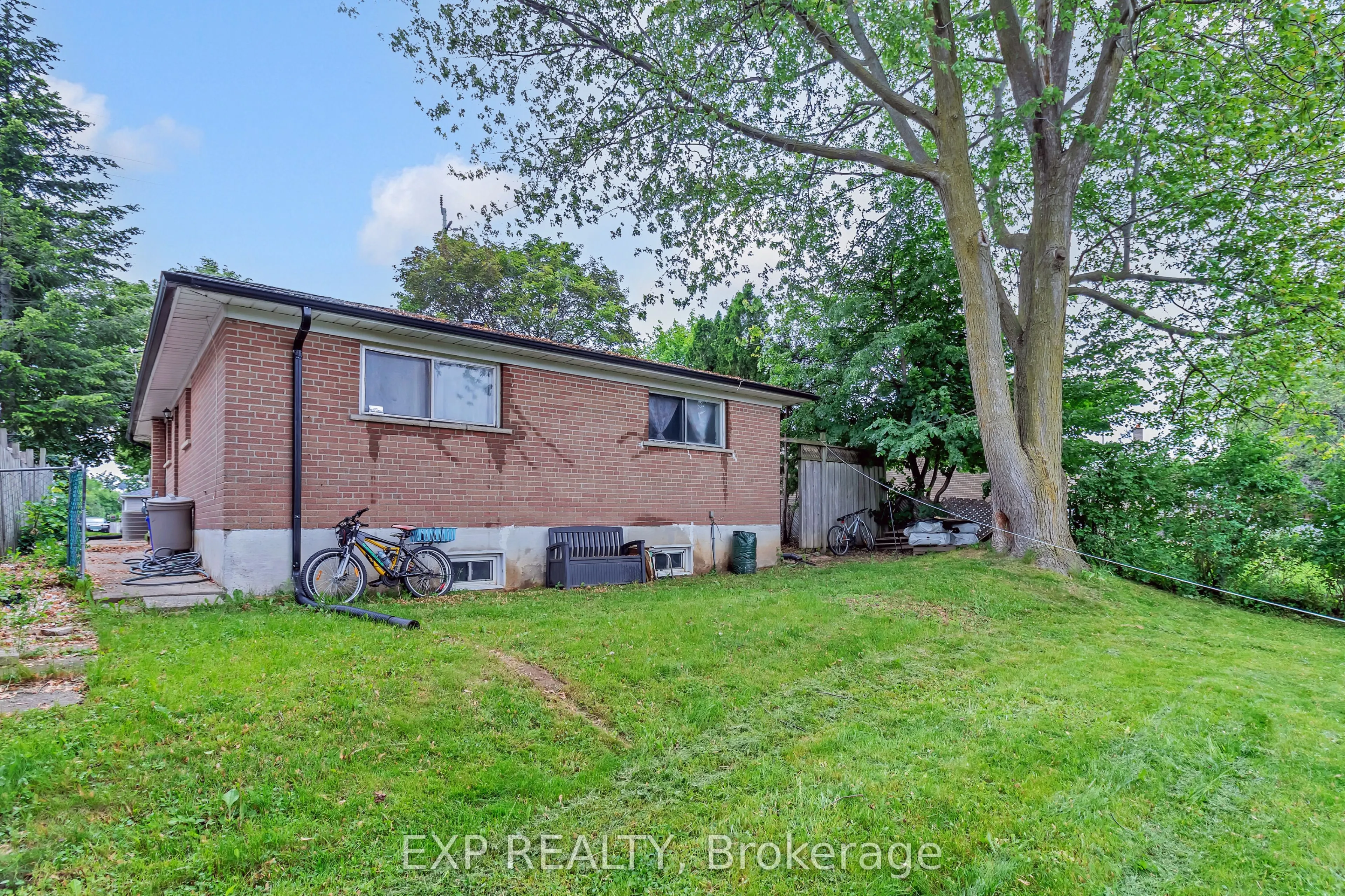 111 Mountainview Road S