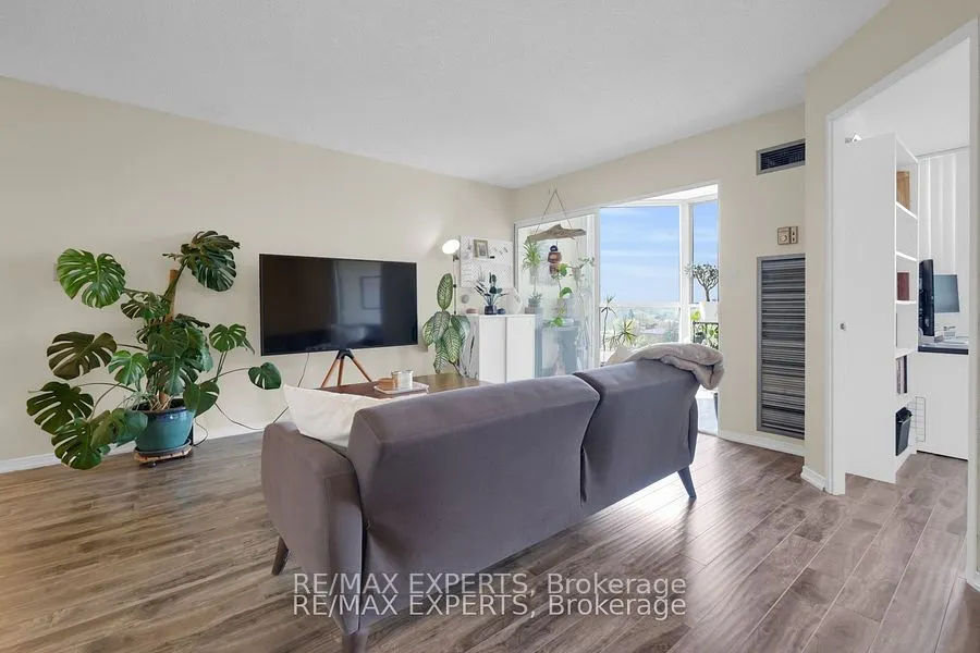 145 Hillcrest Avenue, #502