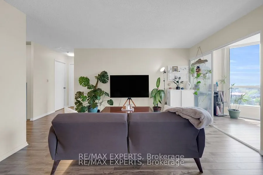 145 Hillcrest Avenue, #502