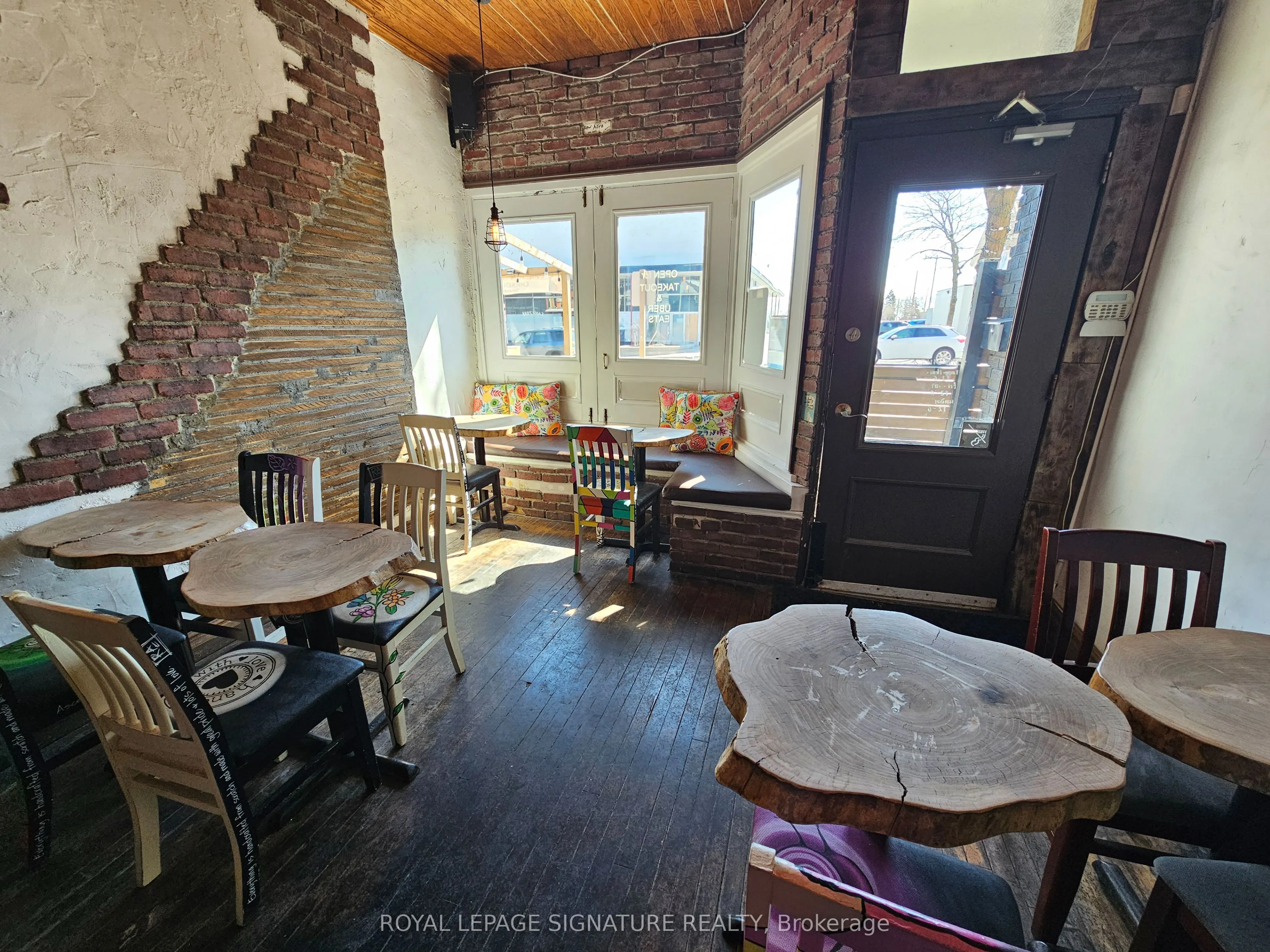 94 Lakeshore Road E