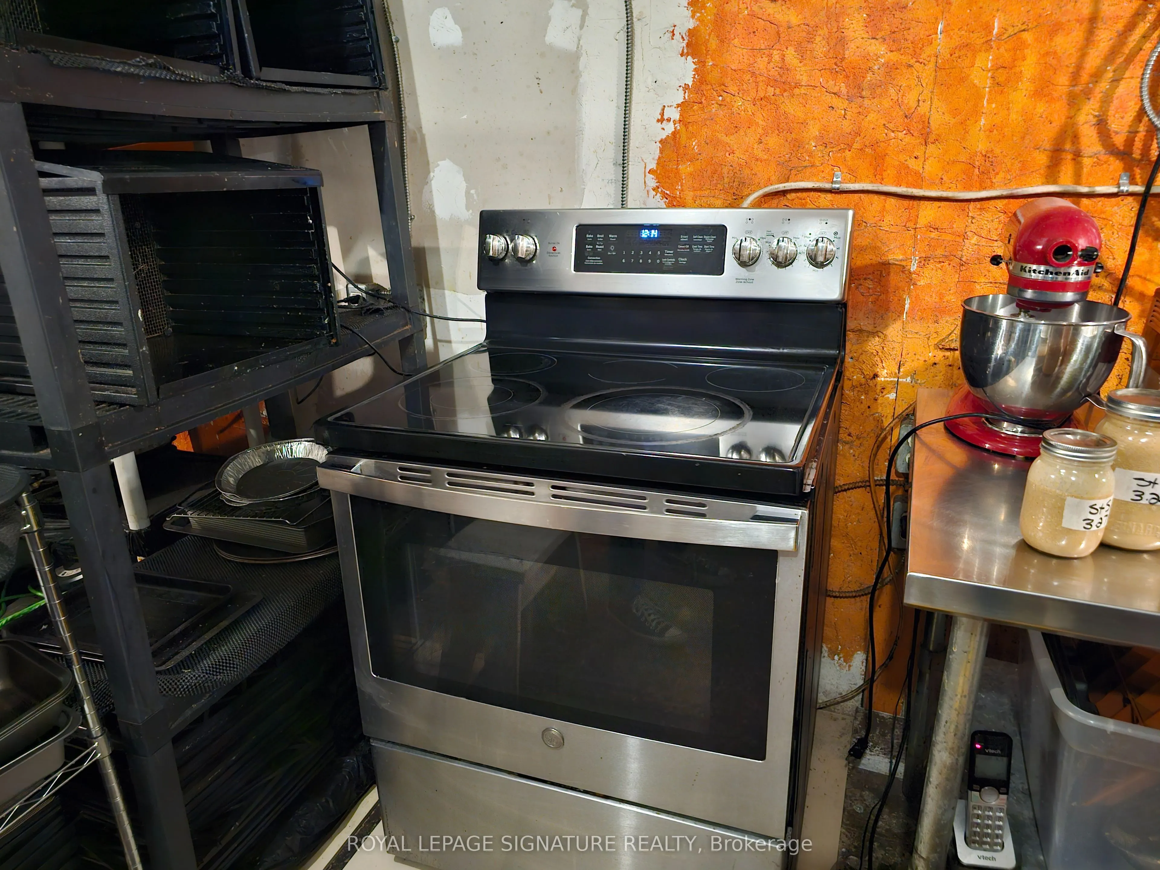 94 Lakeshore Road E