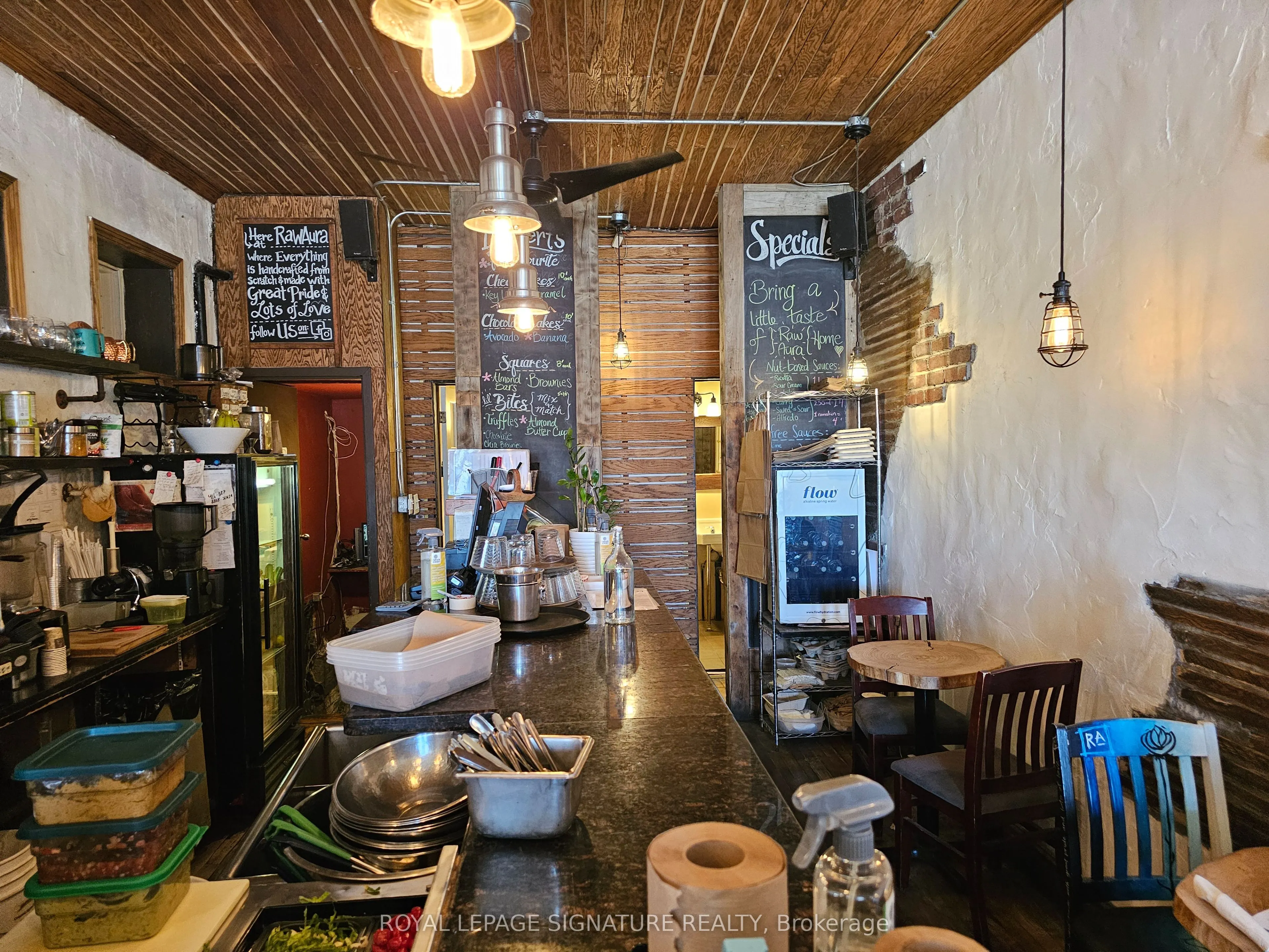 94 Lakeshore Road E