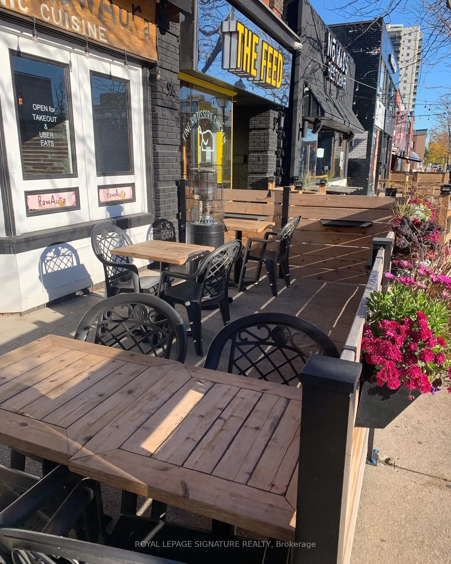 94 Lakeshore Road E