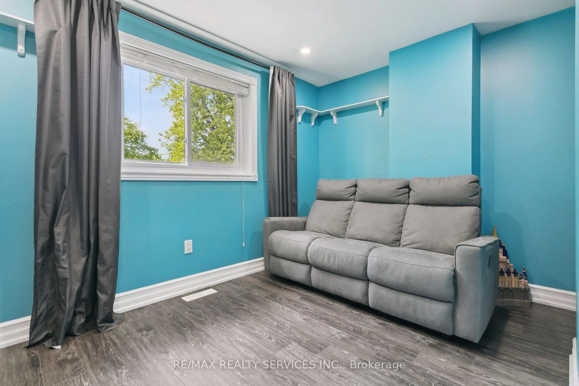 16 Groveland Court