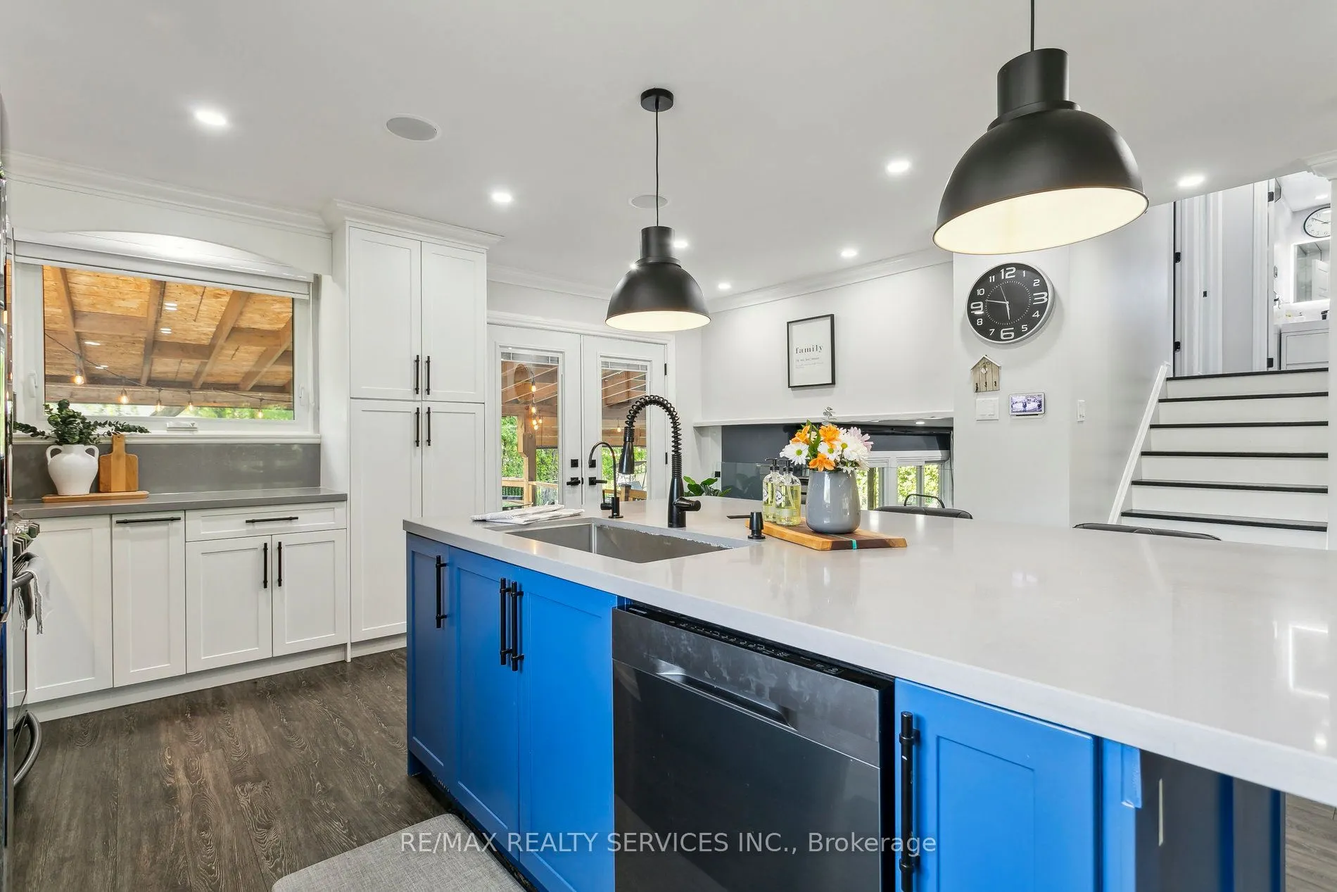 16 Groveland Court