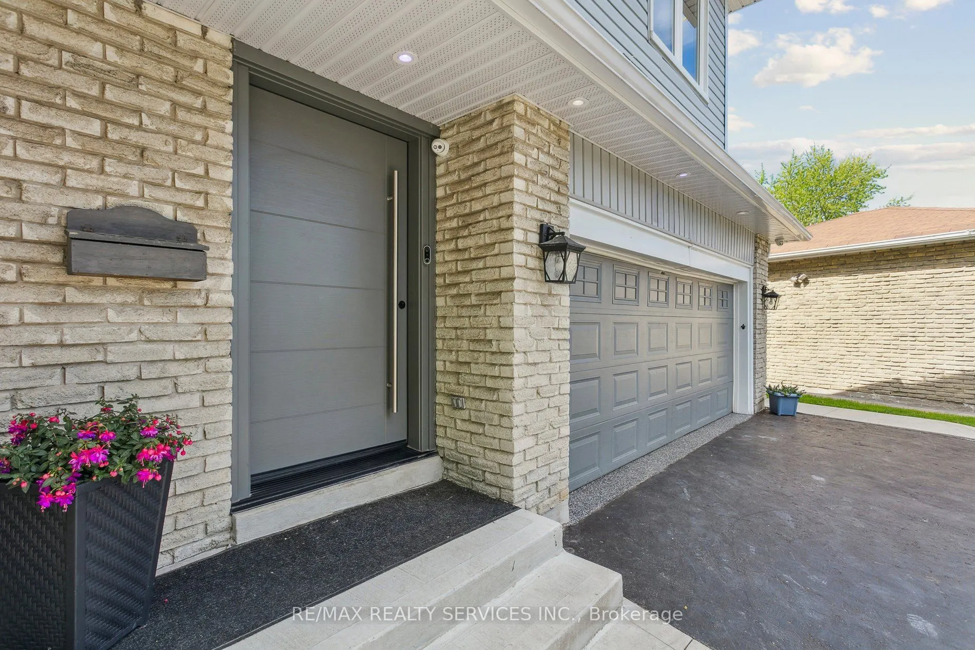 16 Groveland Court