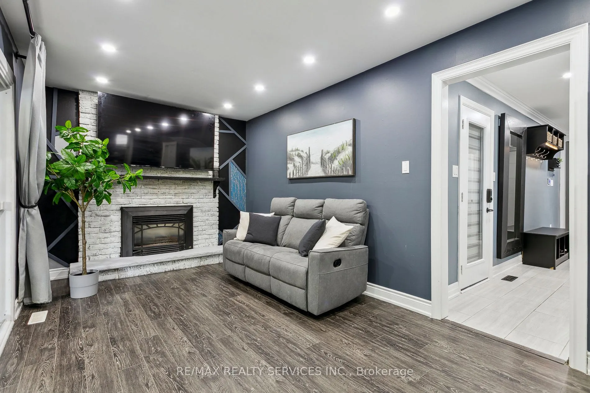 16 Groveland Court