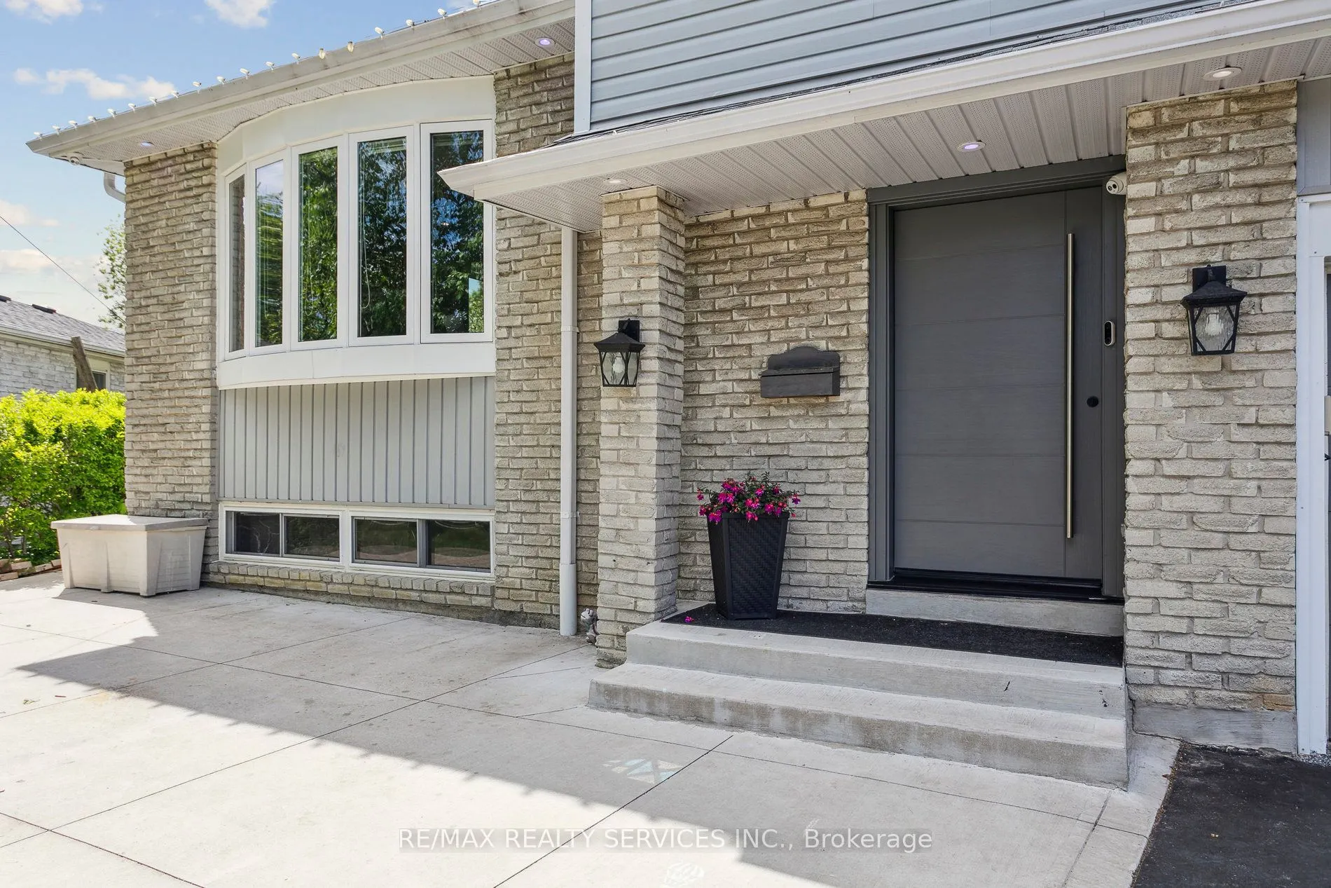 16 Groveland Court