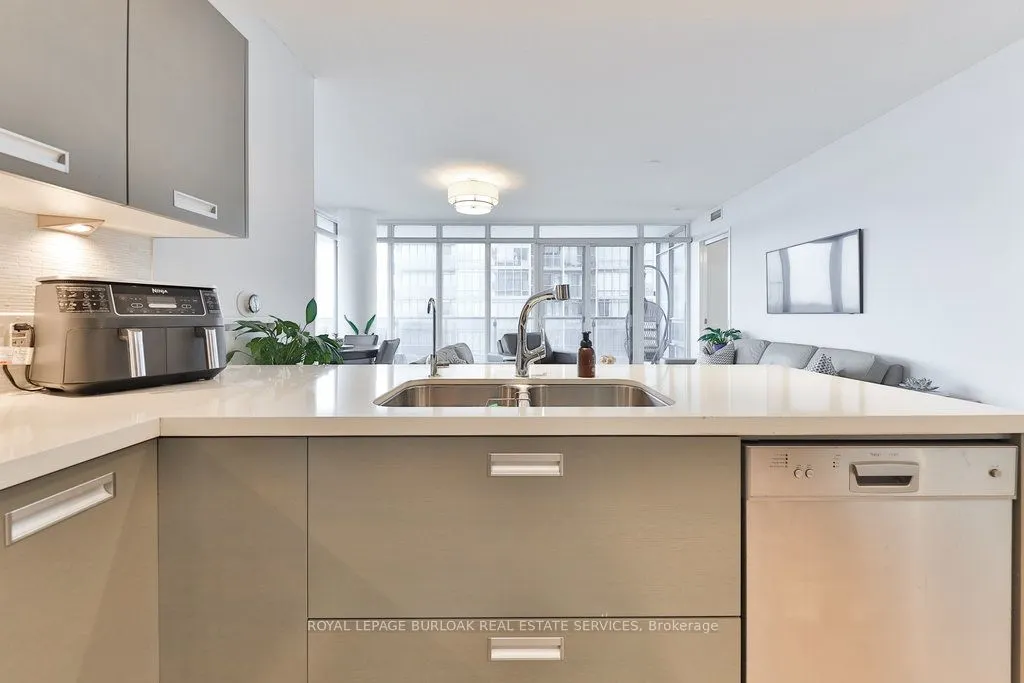 88 Park Lawn Road, #1511