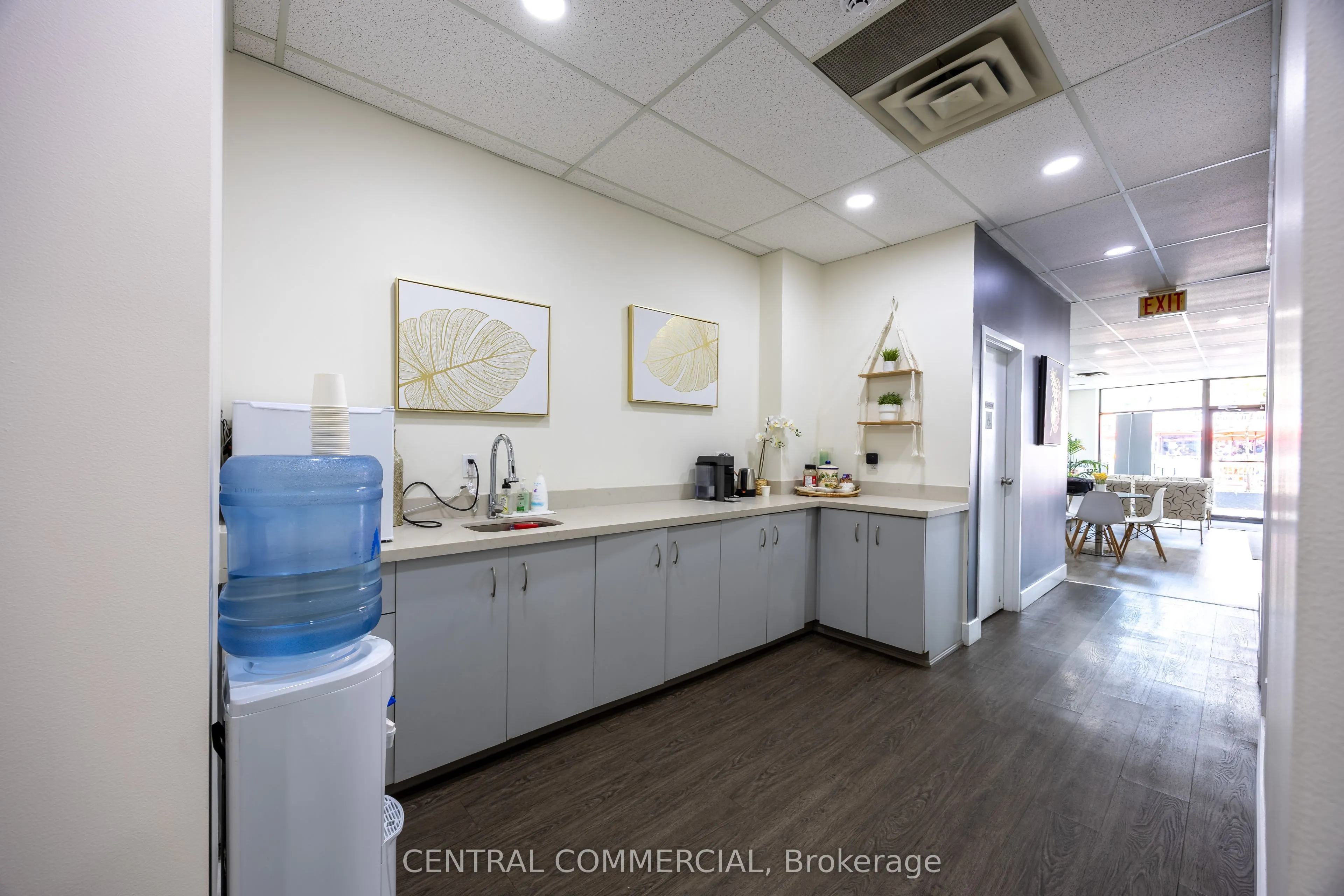 2885 lake shore Boulevard W