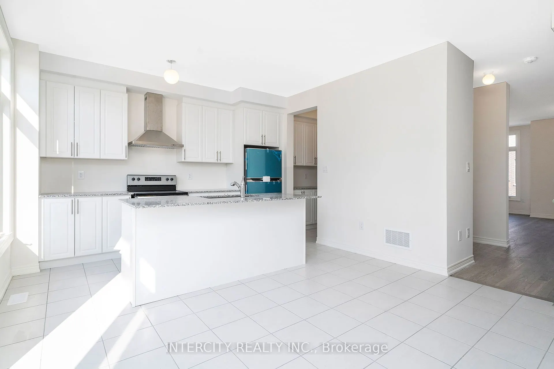 12 Queenpost Drive