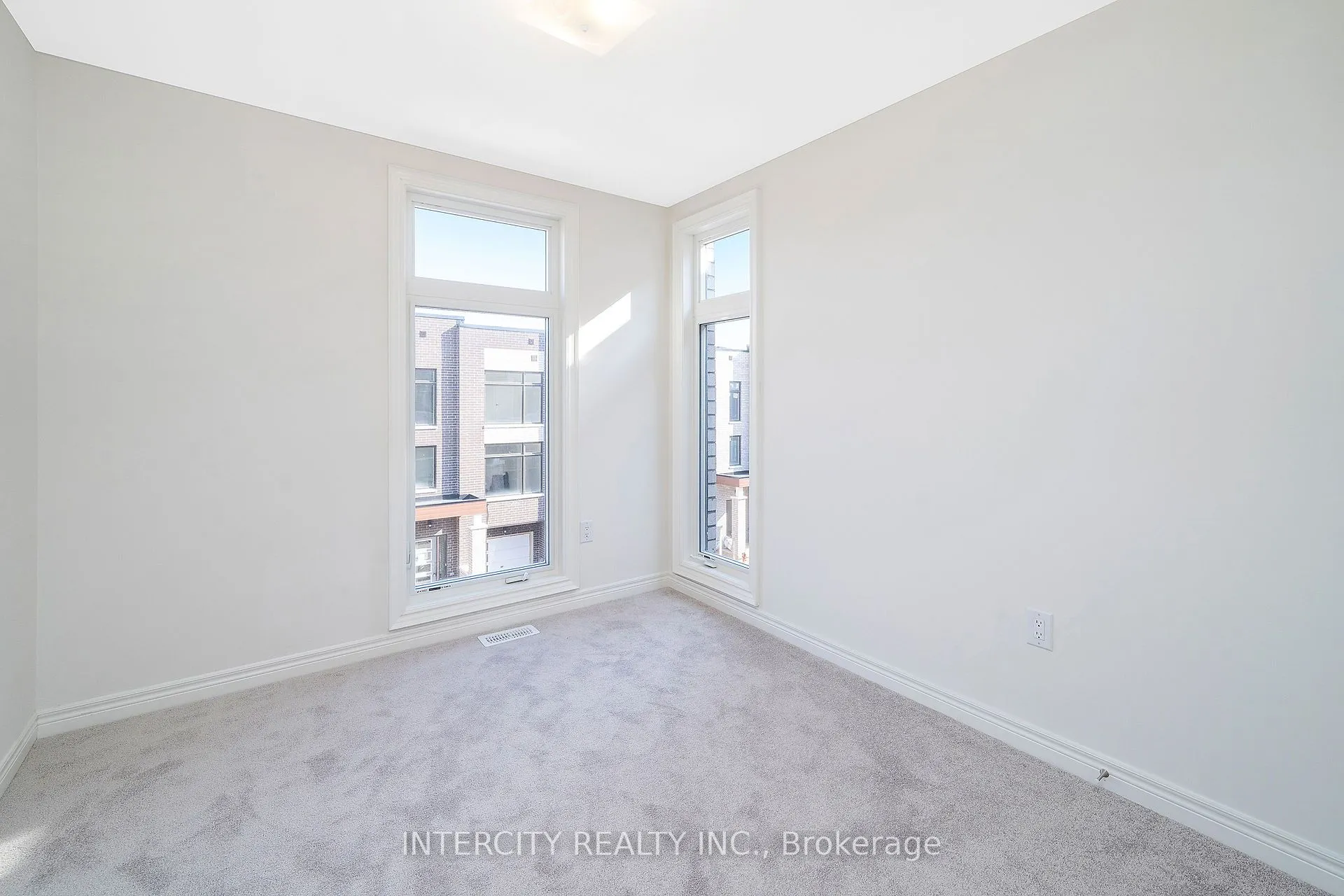 12 Queenpost Drive