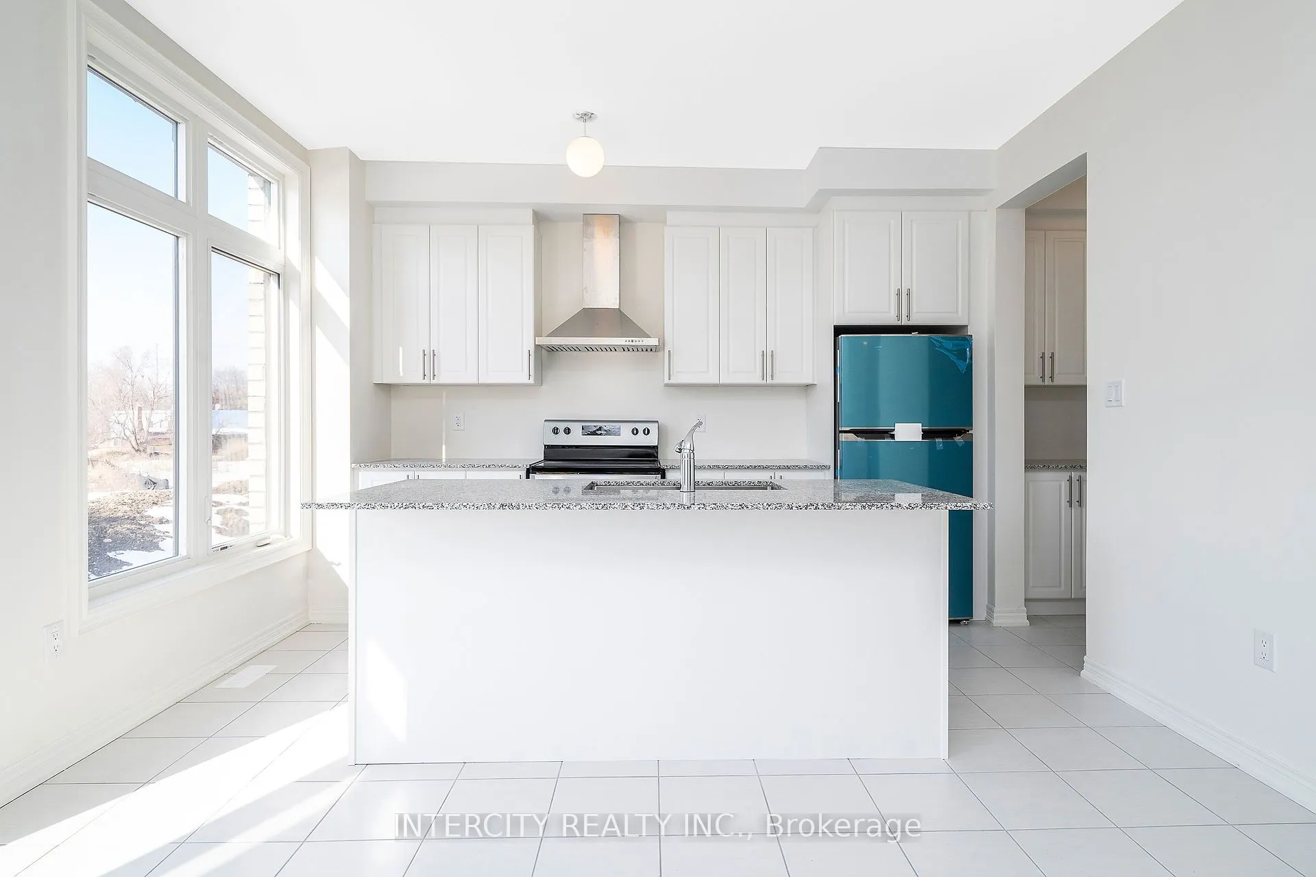 12 Queenpost Drive