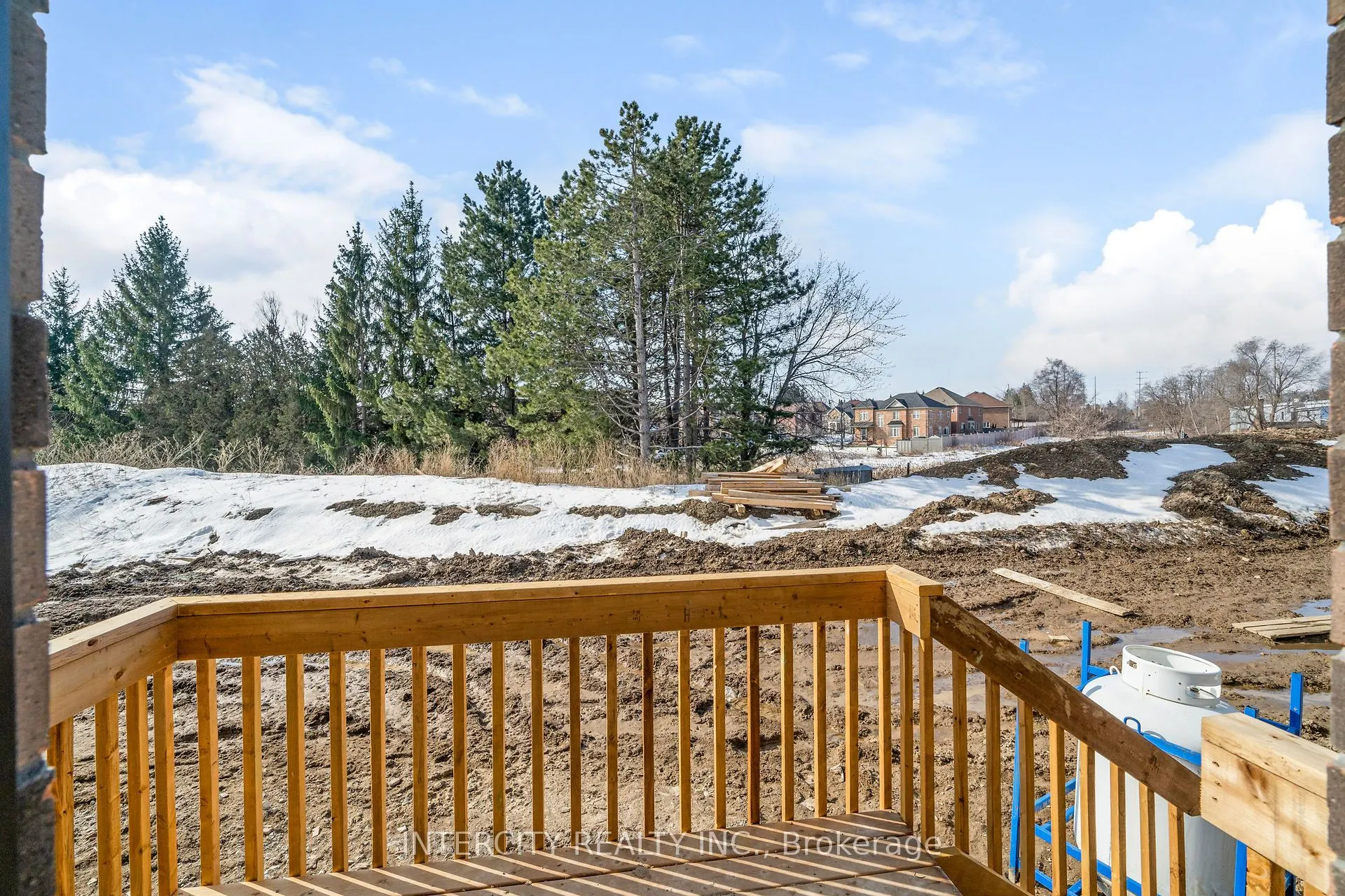 12 Queenpost Drive
