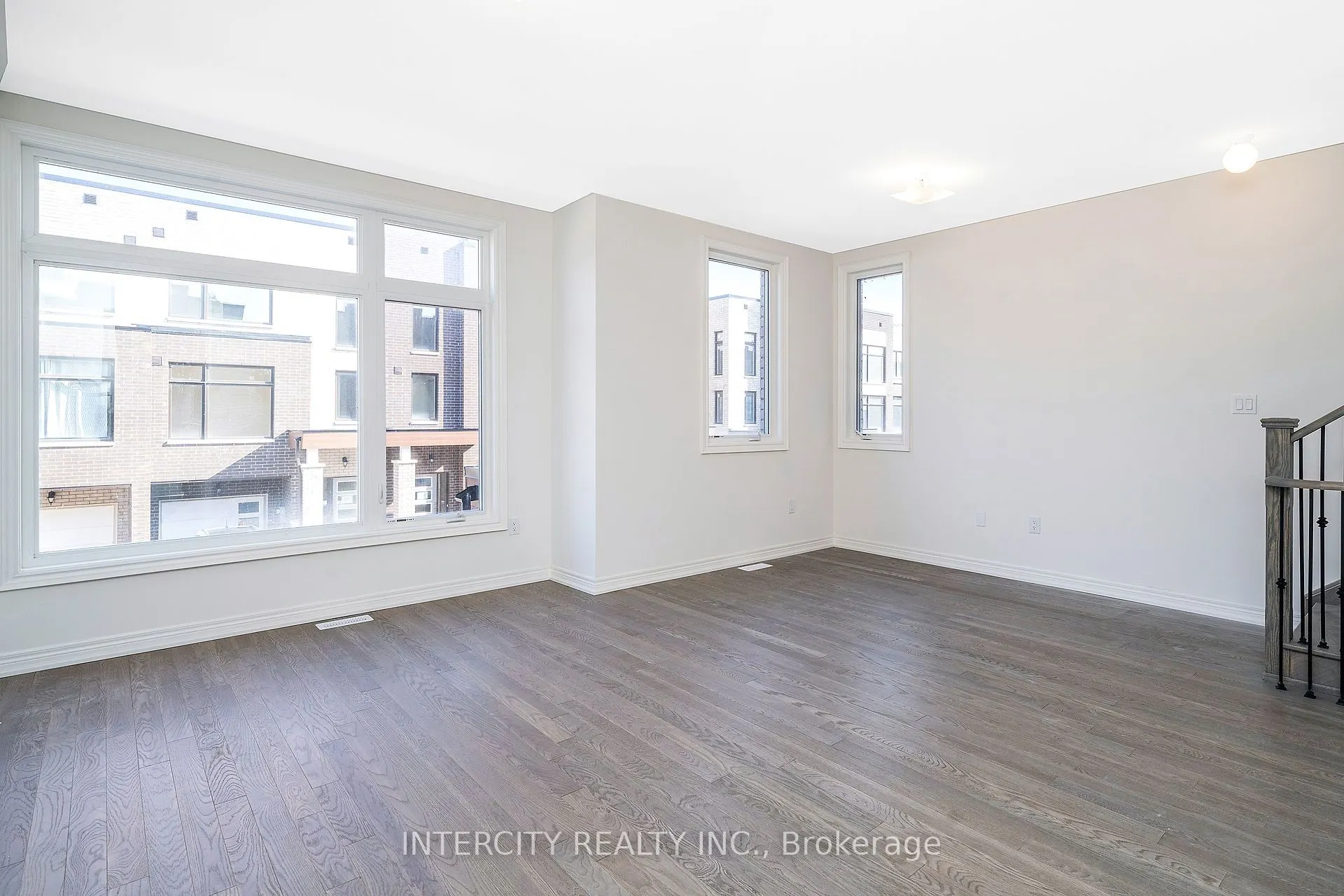 12 Queenpost Drive