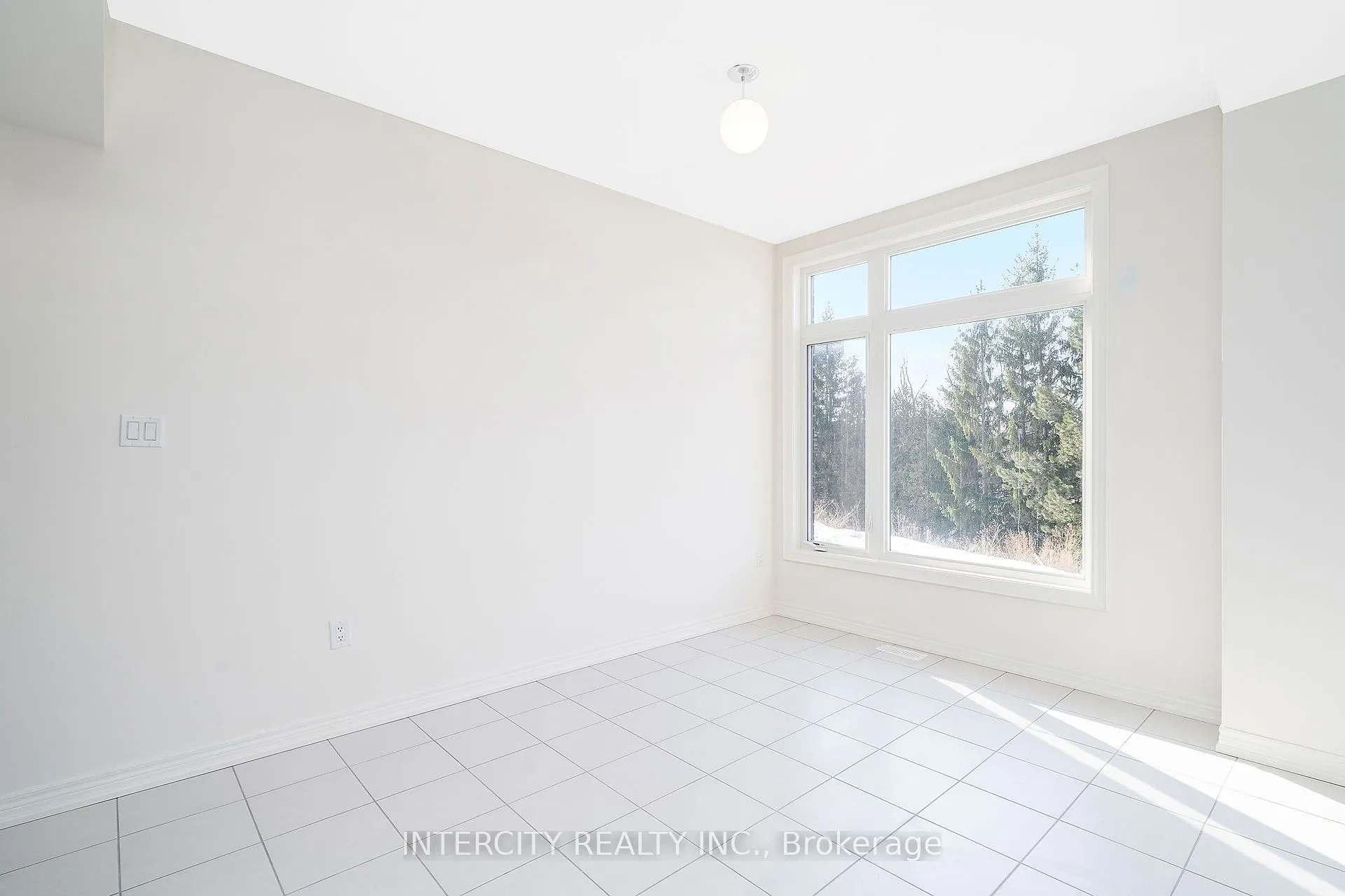 12 Queenpost Drive