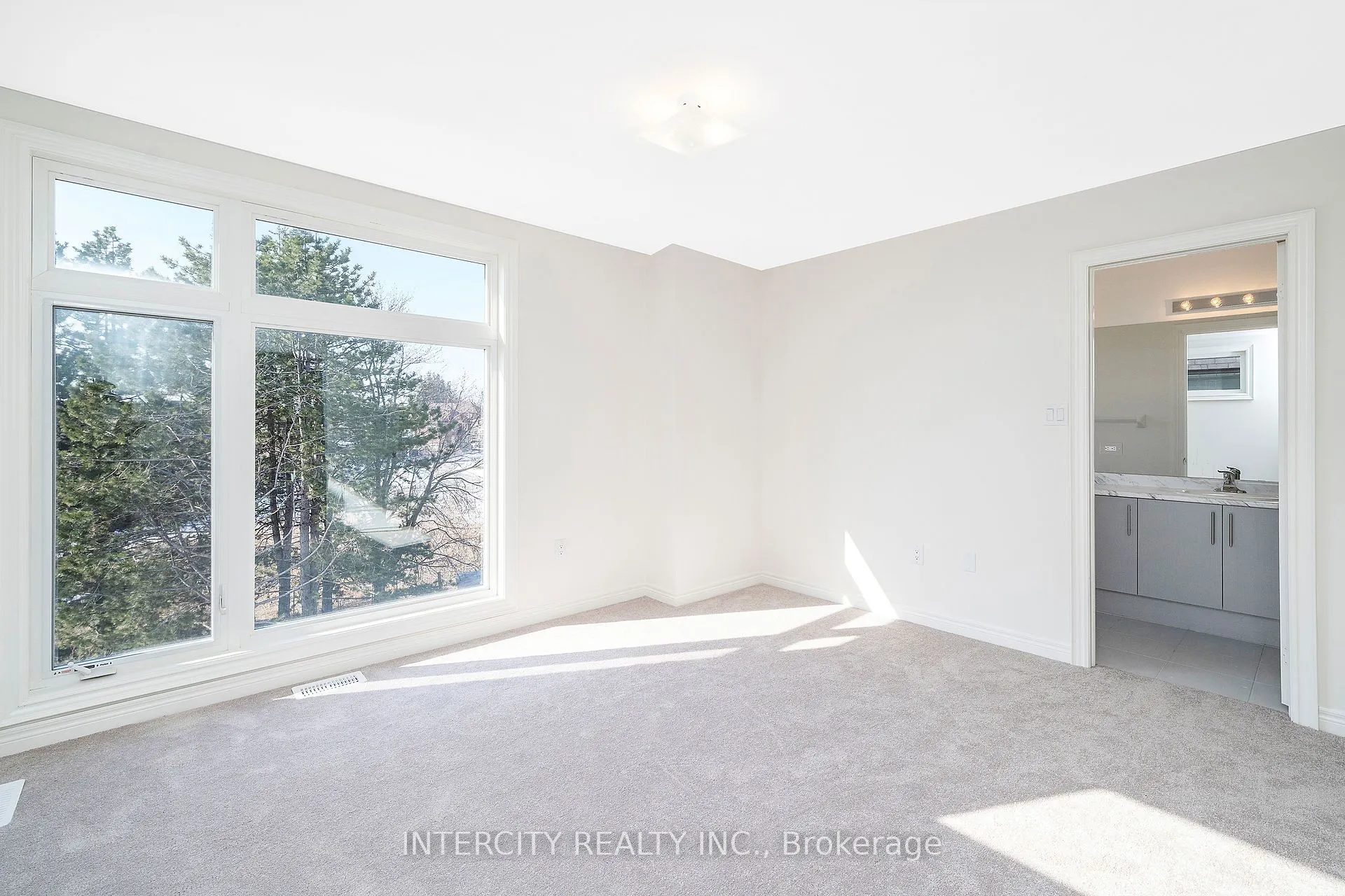 12 Queenpost Drive