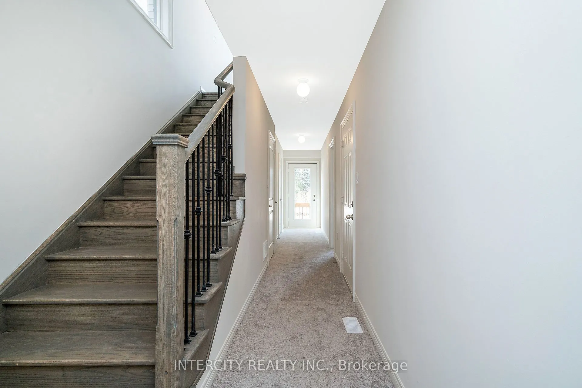 12 Queenpost Drive